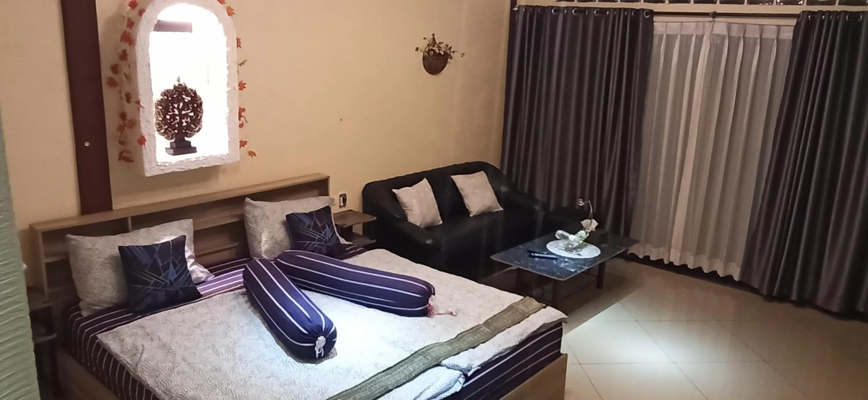 Living room, Bed in Touch the Wind