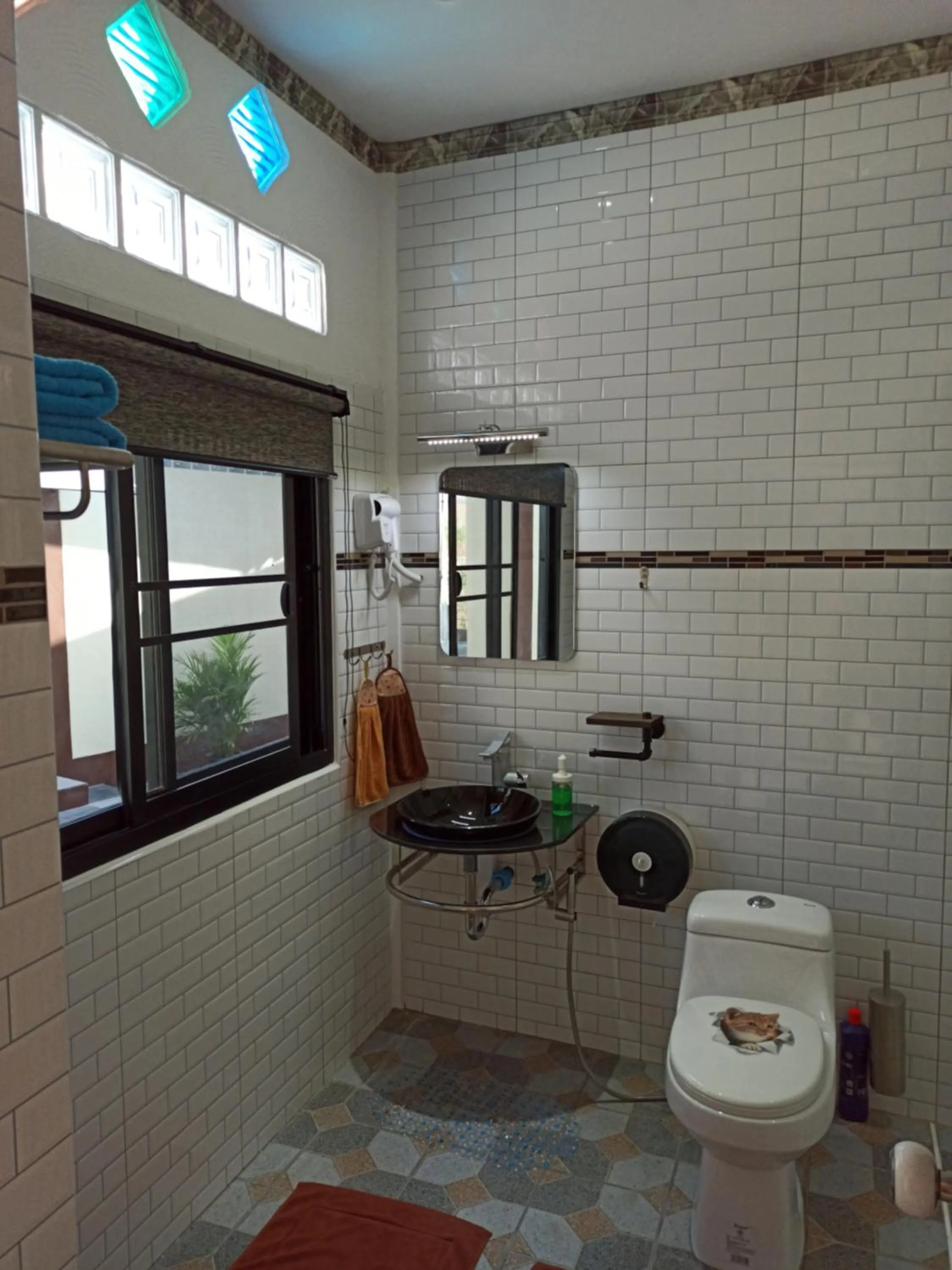 Toilet in Touch the Wind