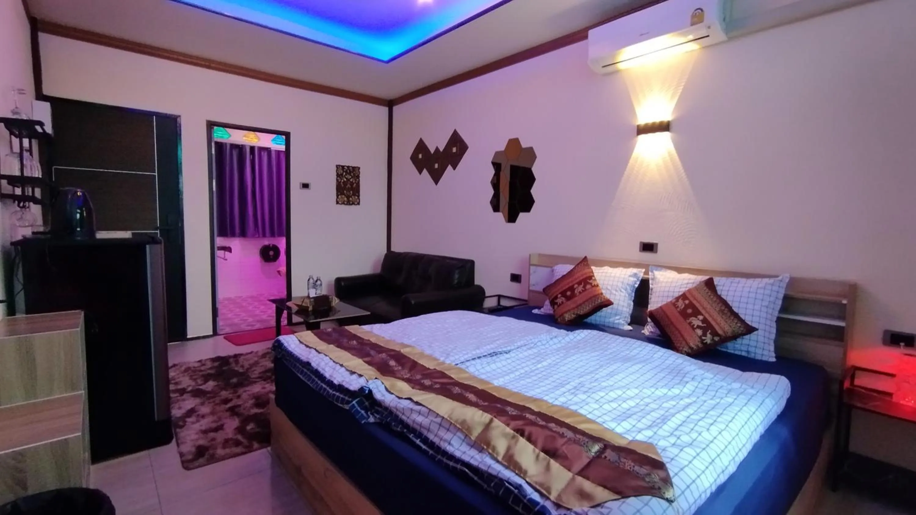 Bed in Touch the Wind