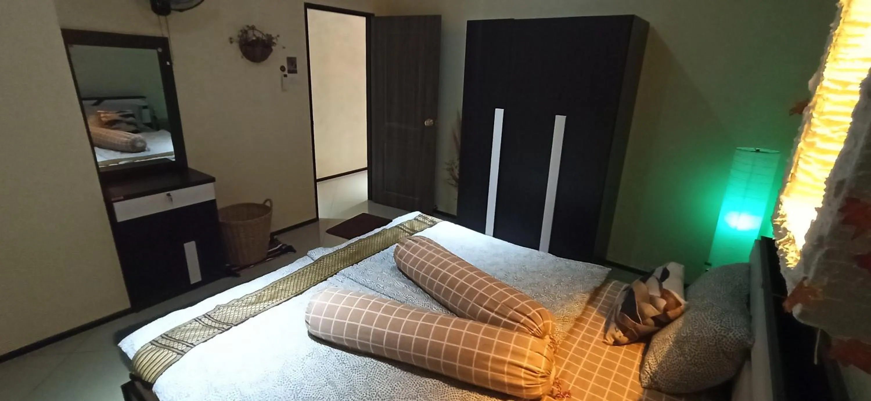 Bed in Touch the Wind