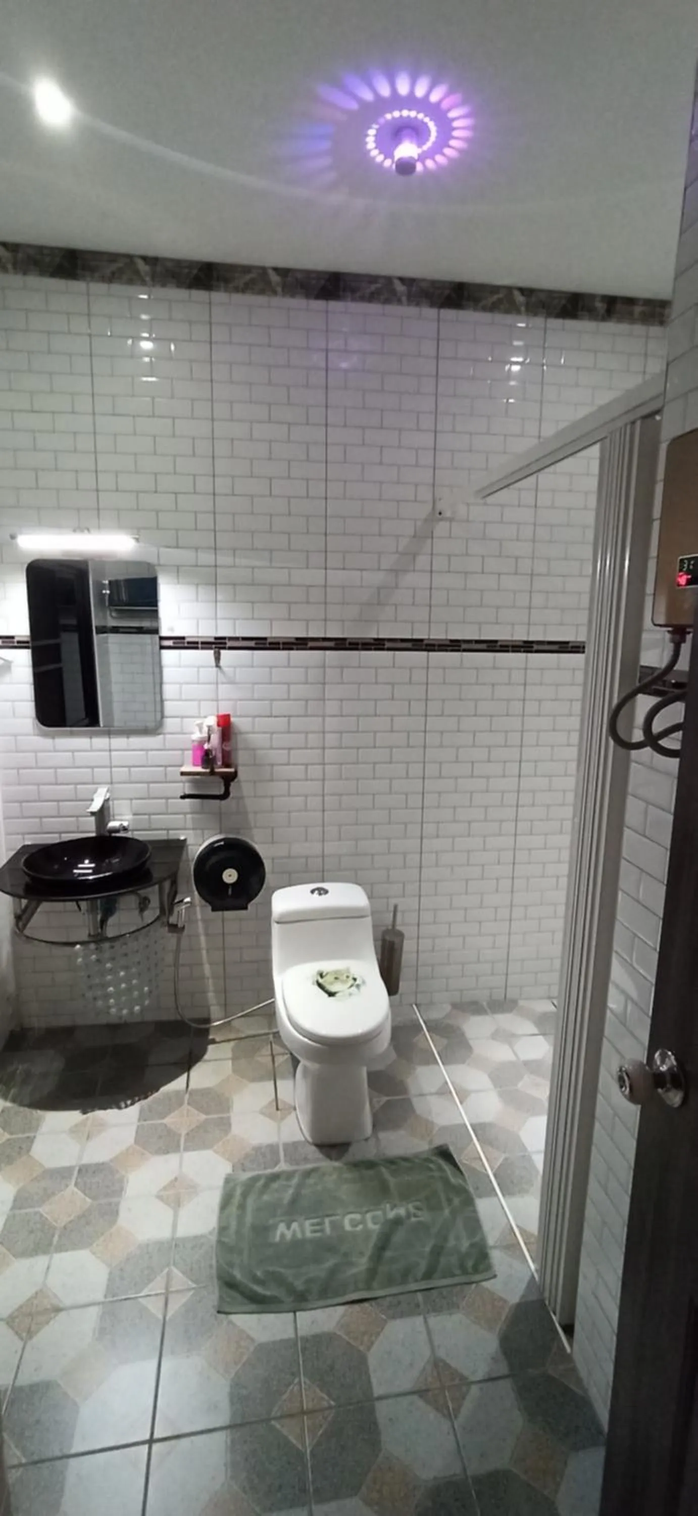 Toilet in Touch the Wind