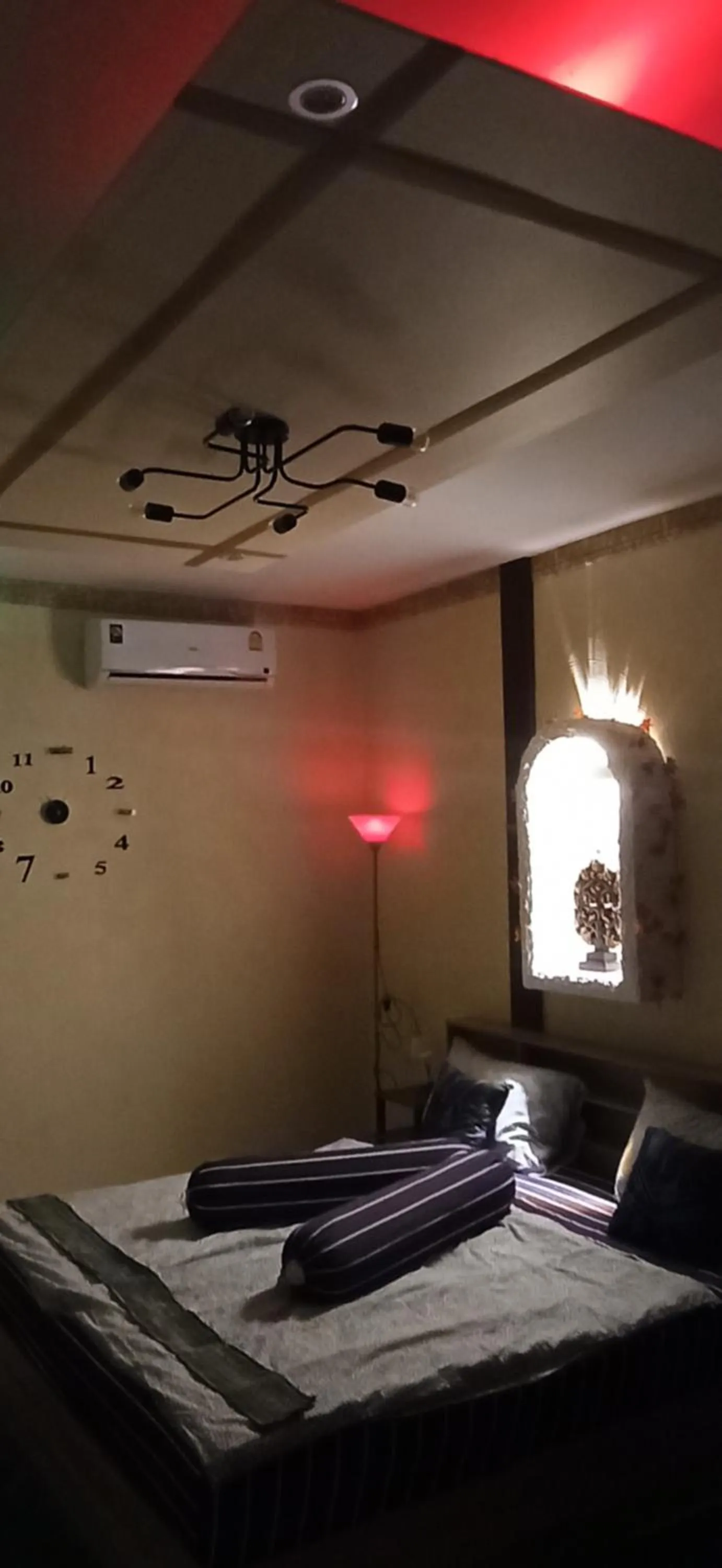 Living room, Bed in Touch the Wind