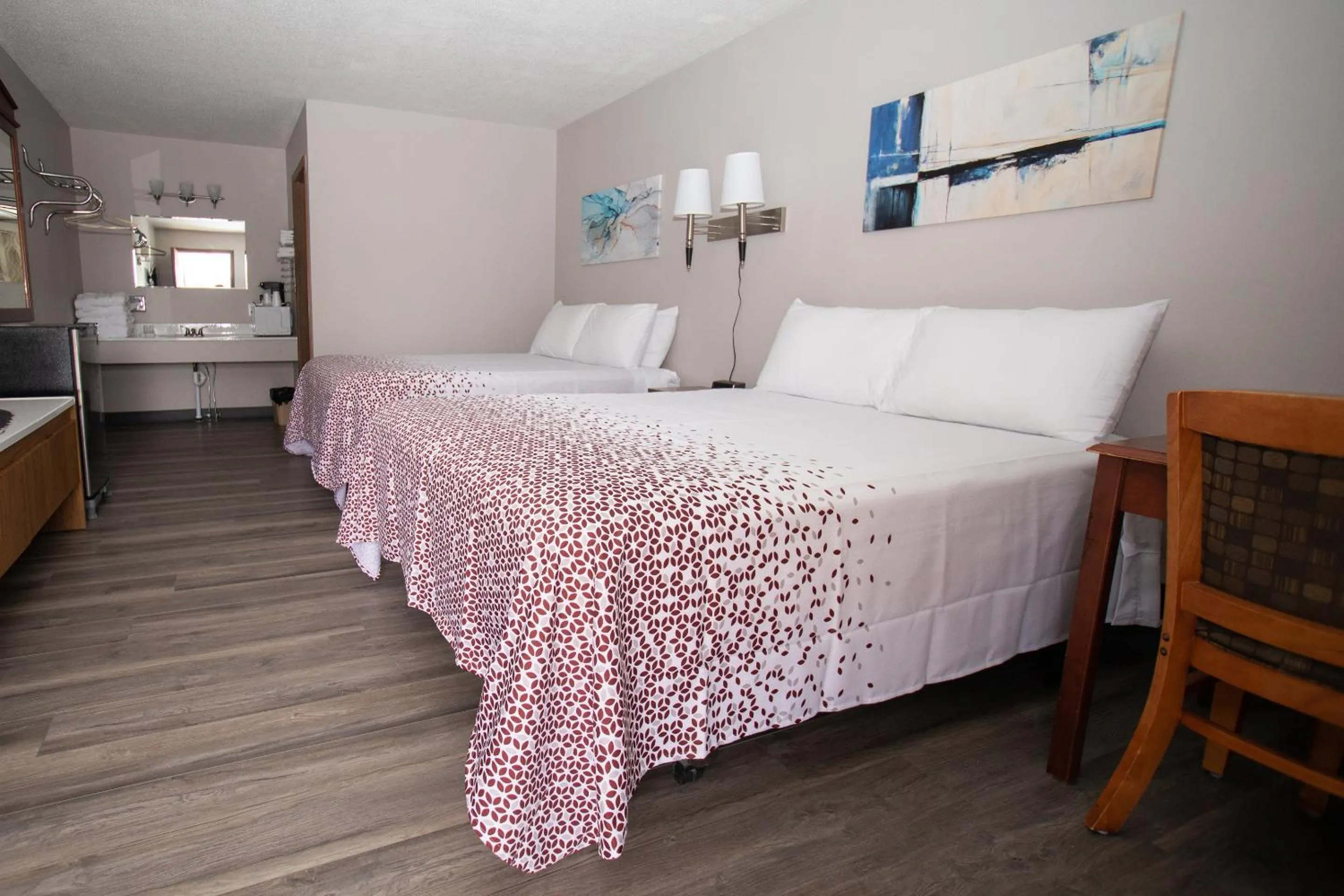 Photo of the whole room, Bed in Shady Rest Motel