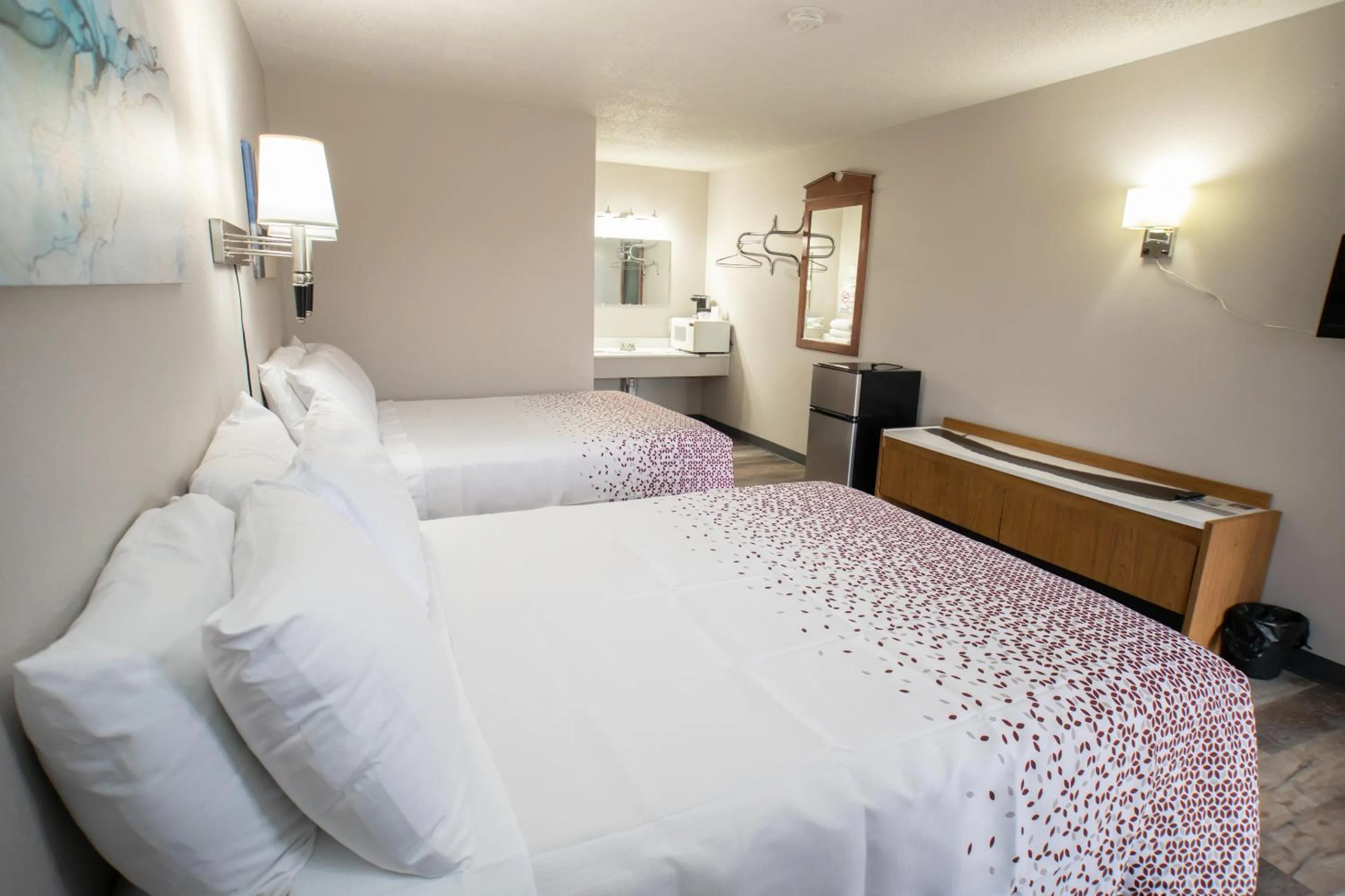 Photo of the whole room, Bed in Shady Rest Motel