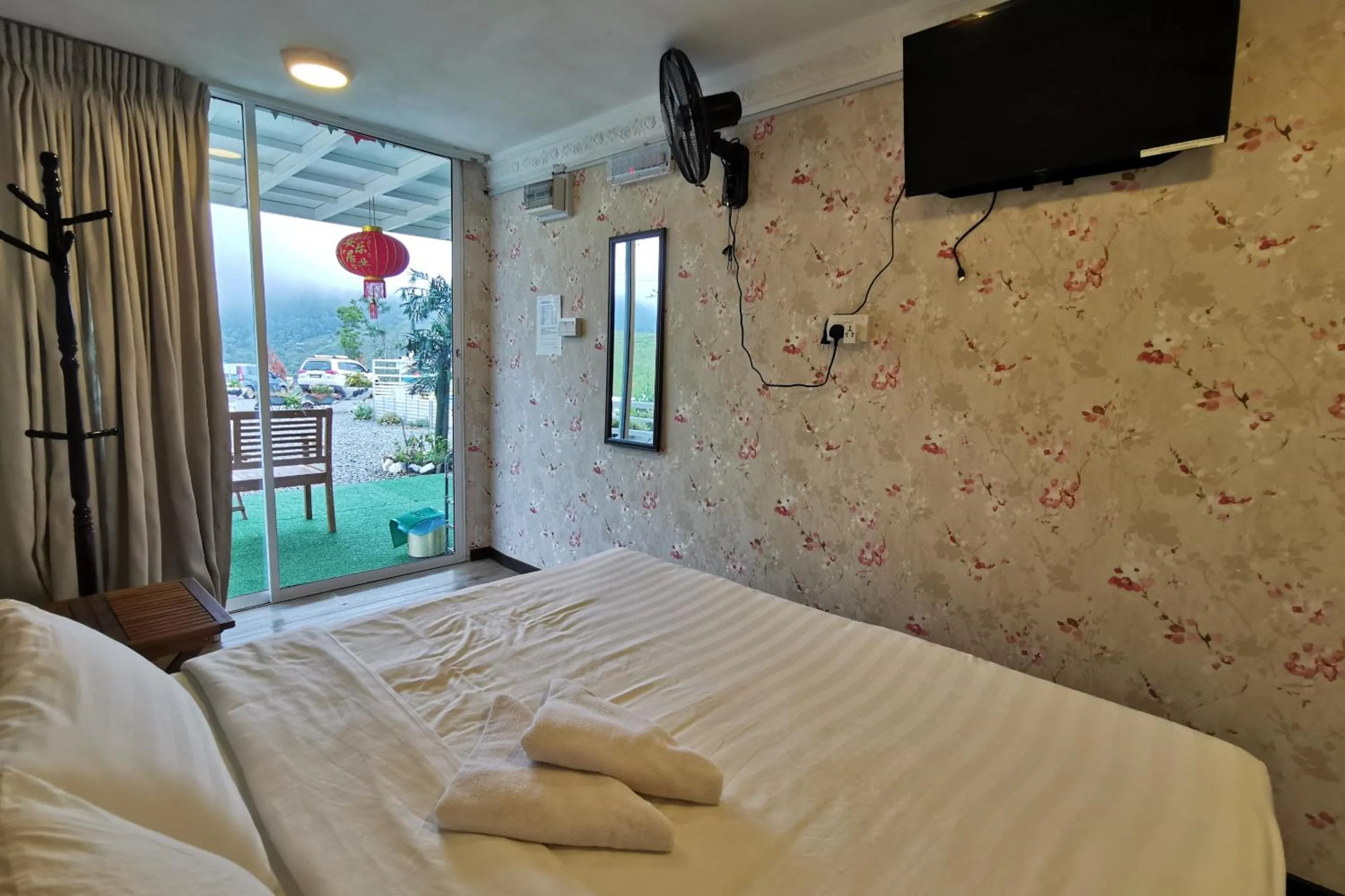Bedroom, Bed in Hotel O Mount Hill Villa Kundasang