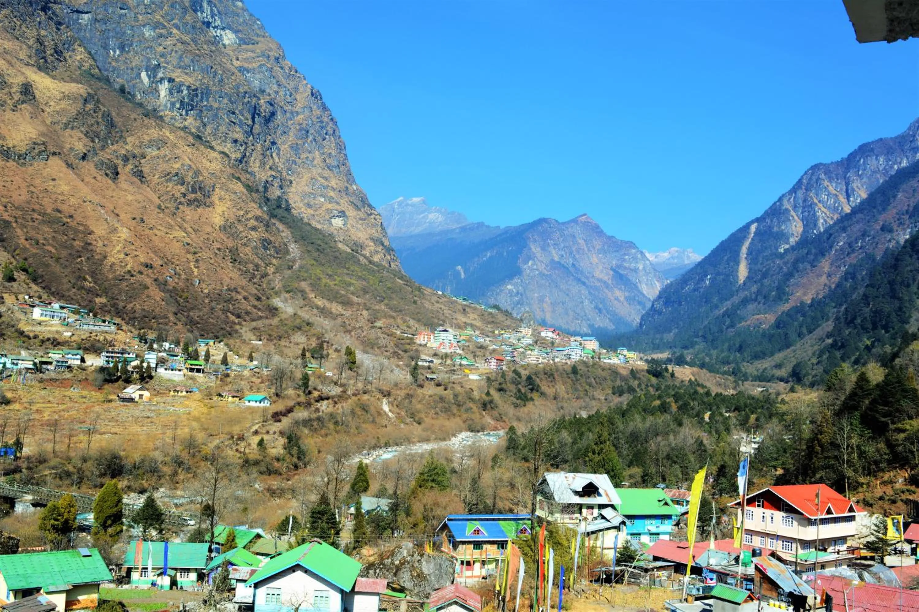 Mountain view in Rufina Lachung de'CROWN