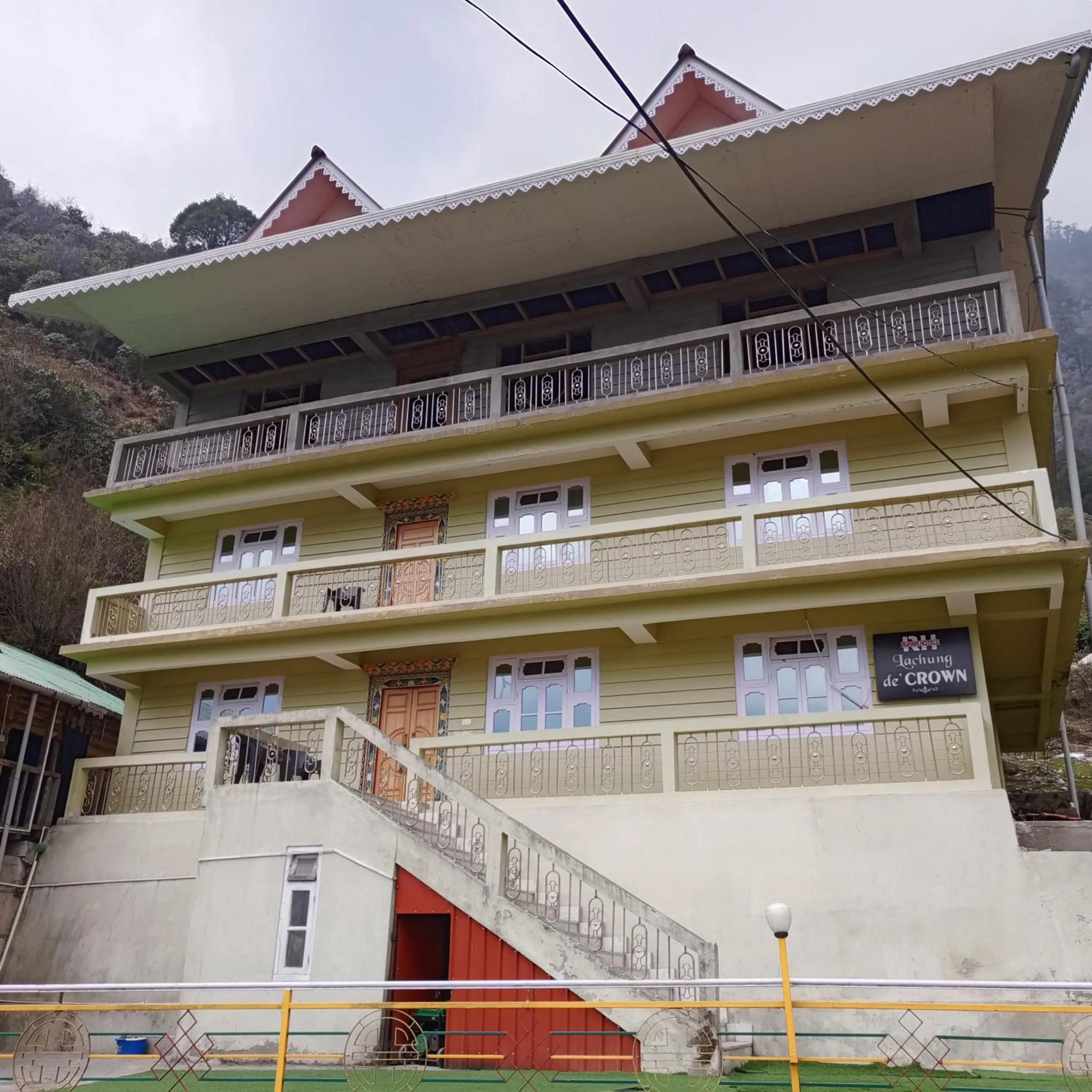 Property building in Rufina Lachung de'CROWN
