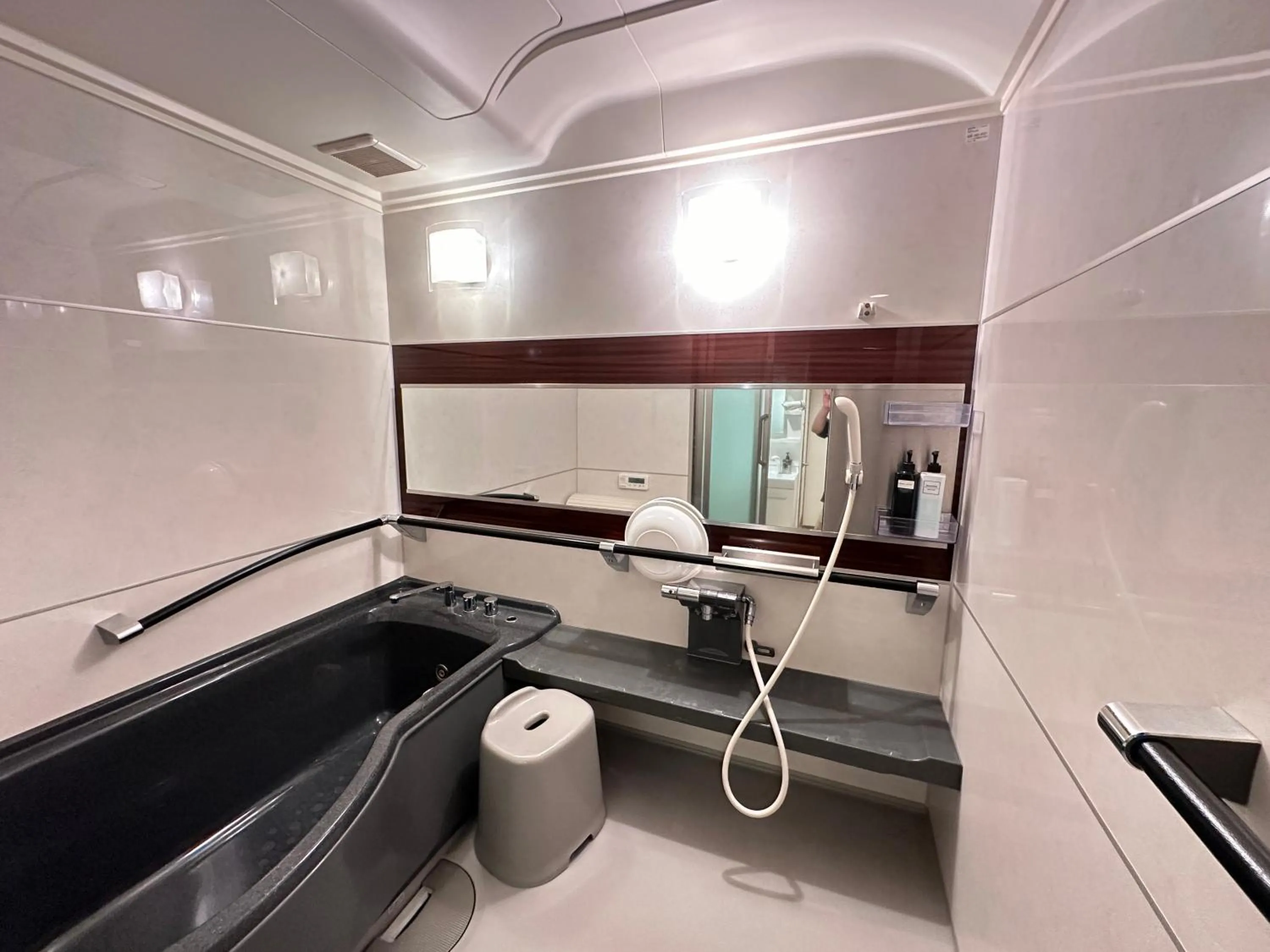 Bathroom in Economy Hotel Upashi