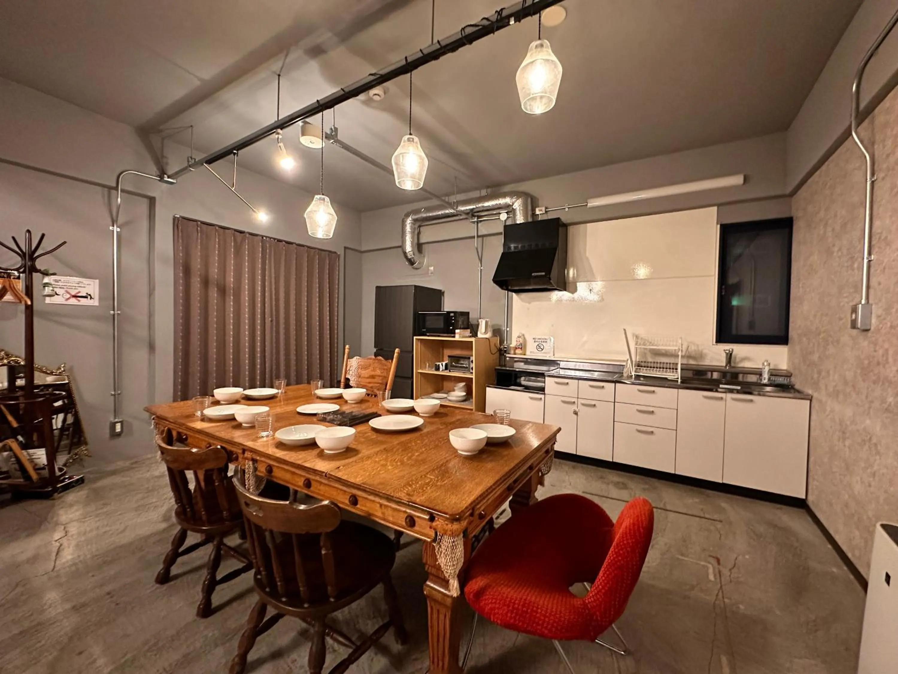 Dining area in Economy Hotel Upashi