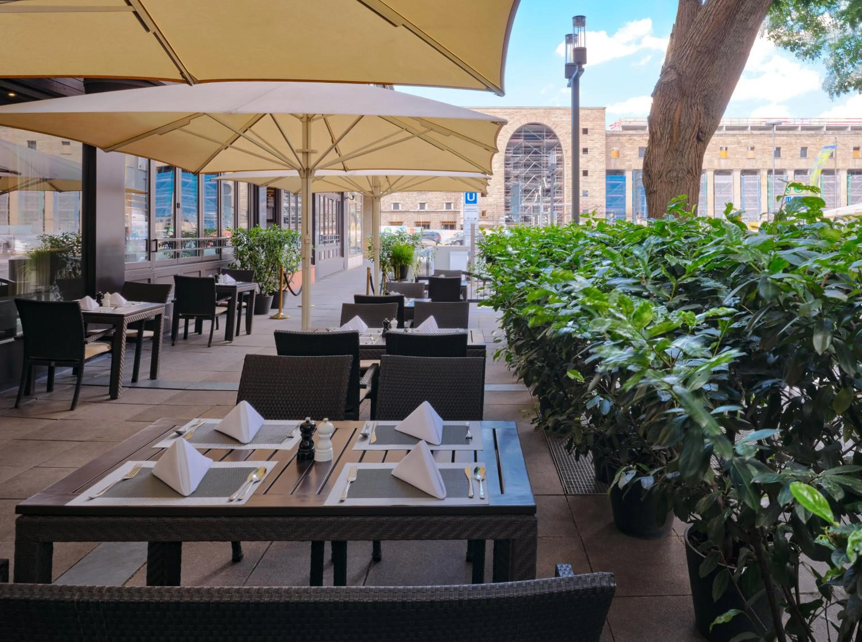 Restaurant/places to eat in Steigenberger Graf Zeppelin