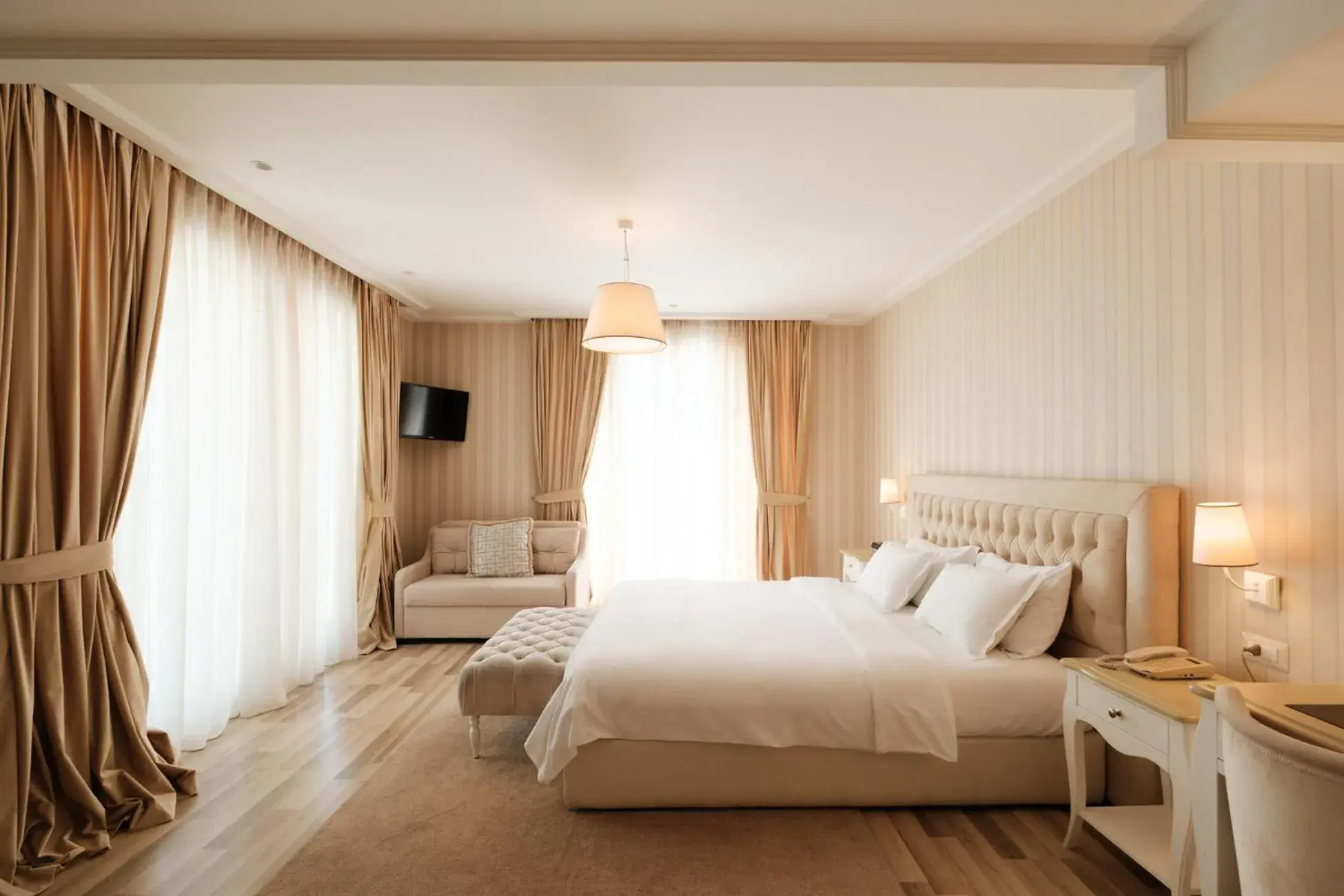 Deluxe Double Room with Balcony and Sea View in Palace Hotel & SPA Deluxe Double Room with Balcony and Sea View in Palace Hotel & SPA