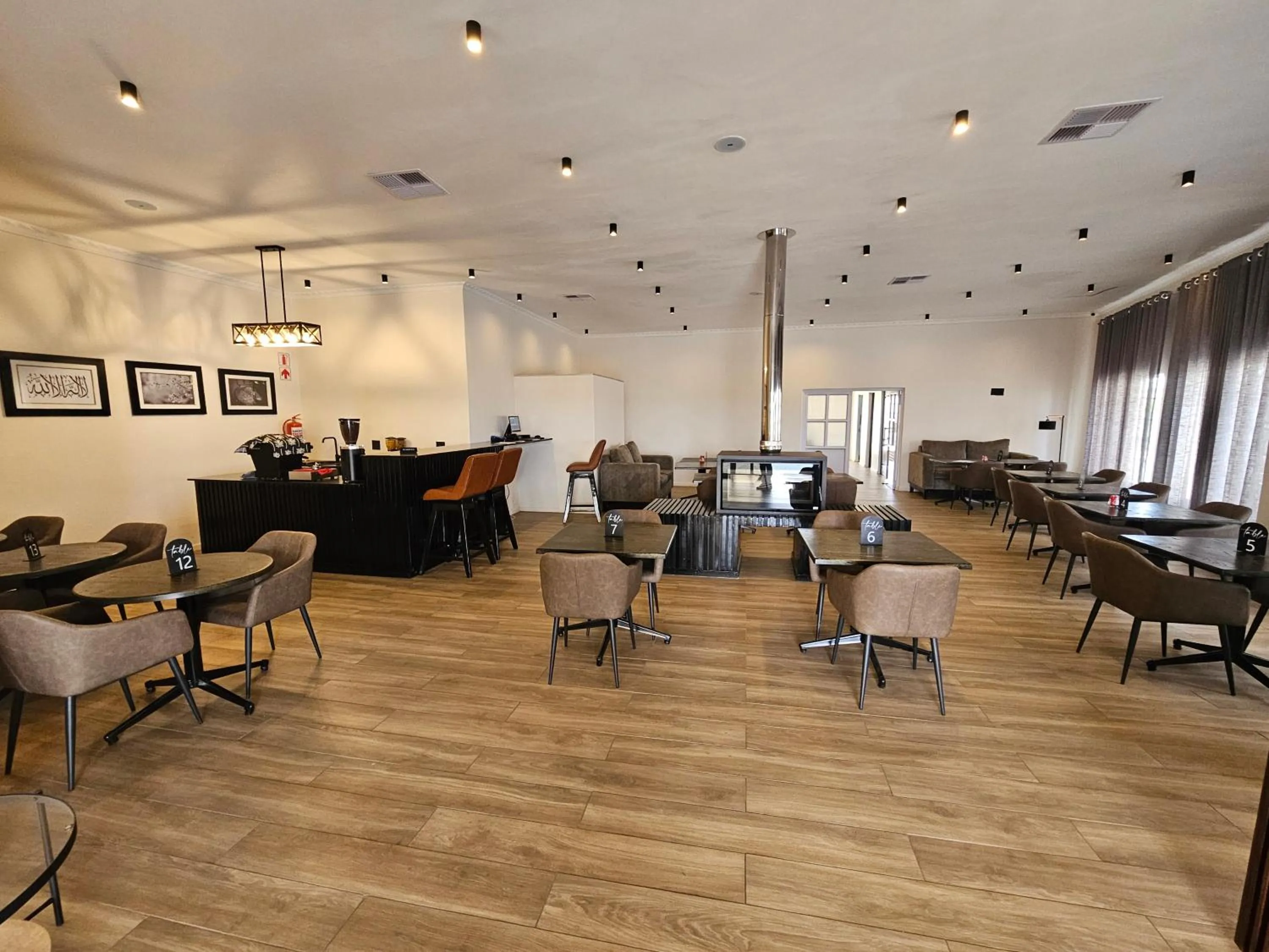 Booth Suite Hotel Mafikeng