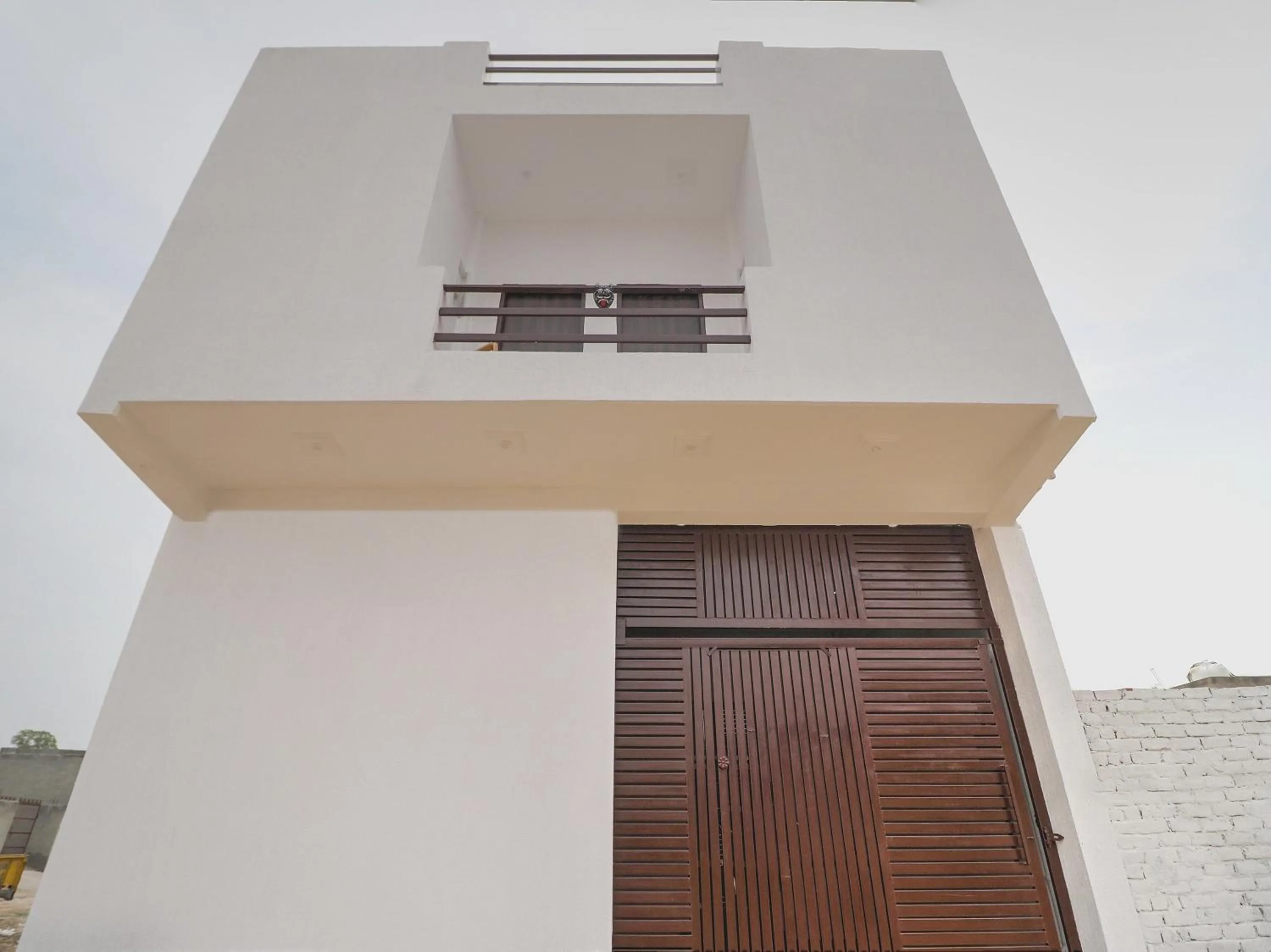 Facade/entrance in Hotel O White House