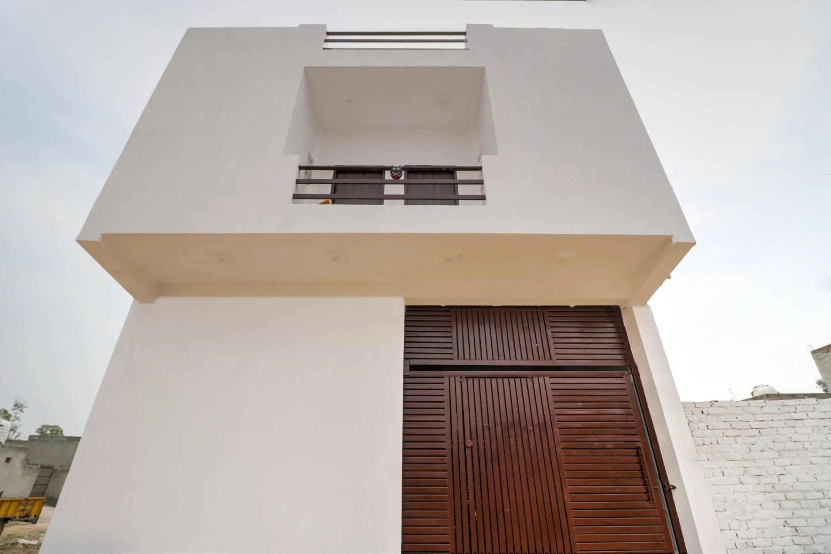 Facade/entrance in Hotel O White House