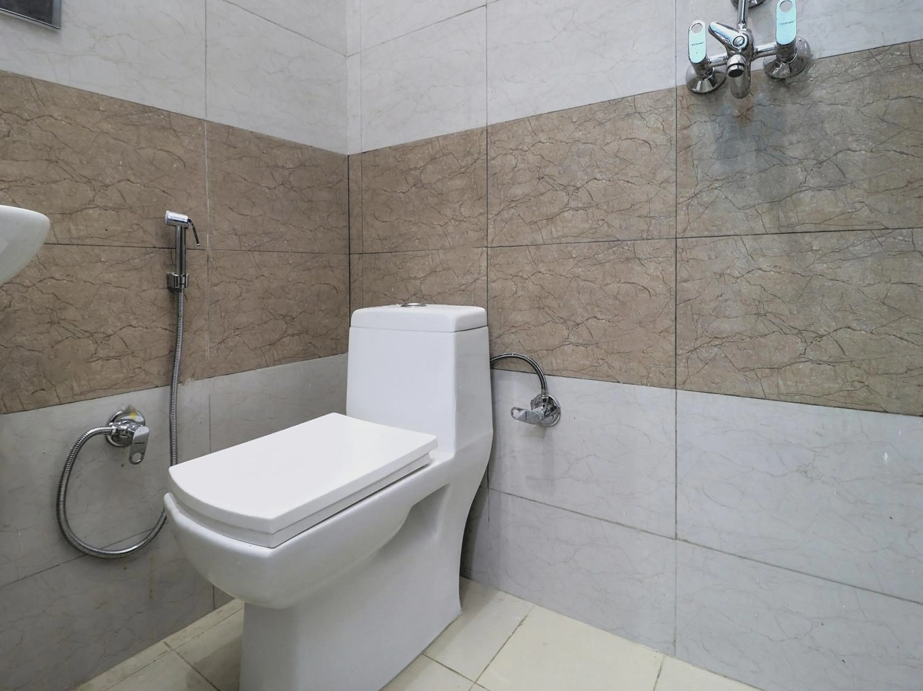 Bathroom in Hotel O White House