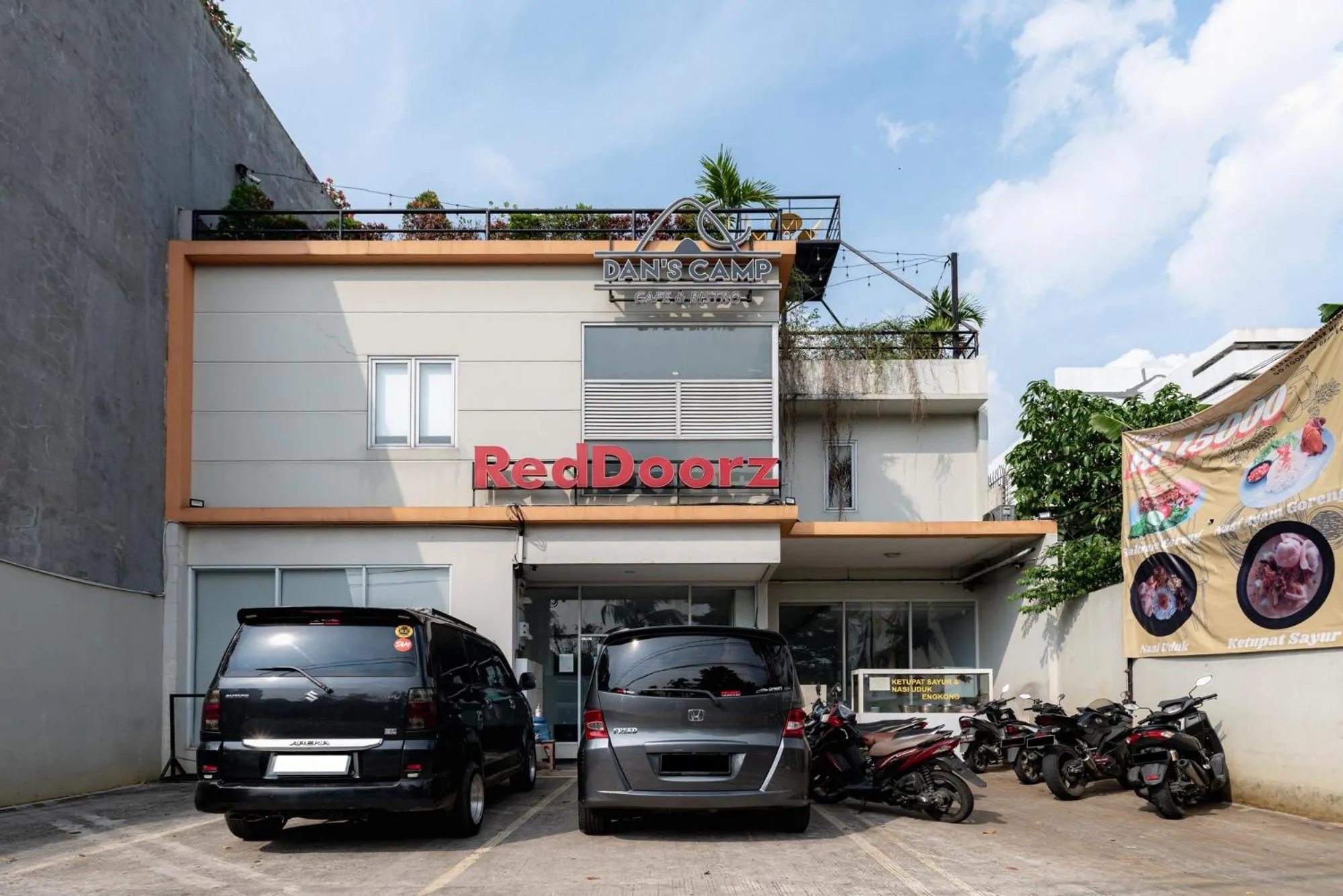 Property building in RedDoorz near Puri Indah Lippo Mall 2