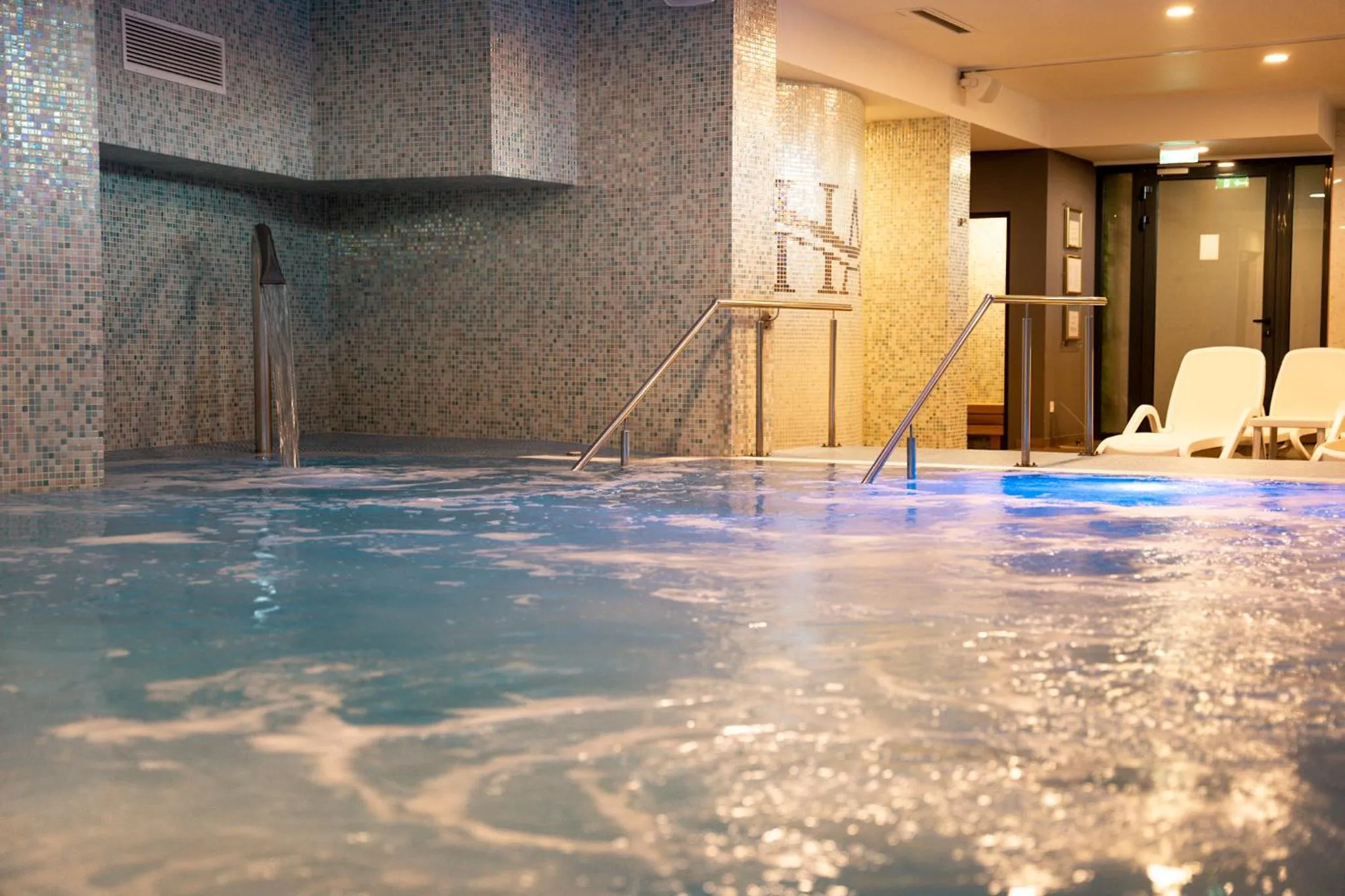 Swimming pool in Hotel Aventus