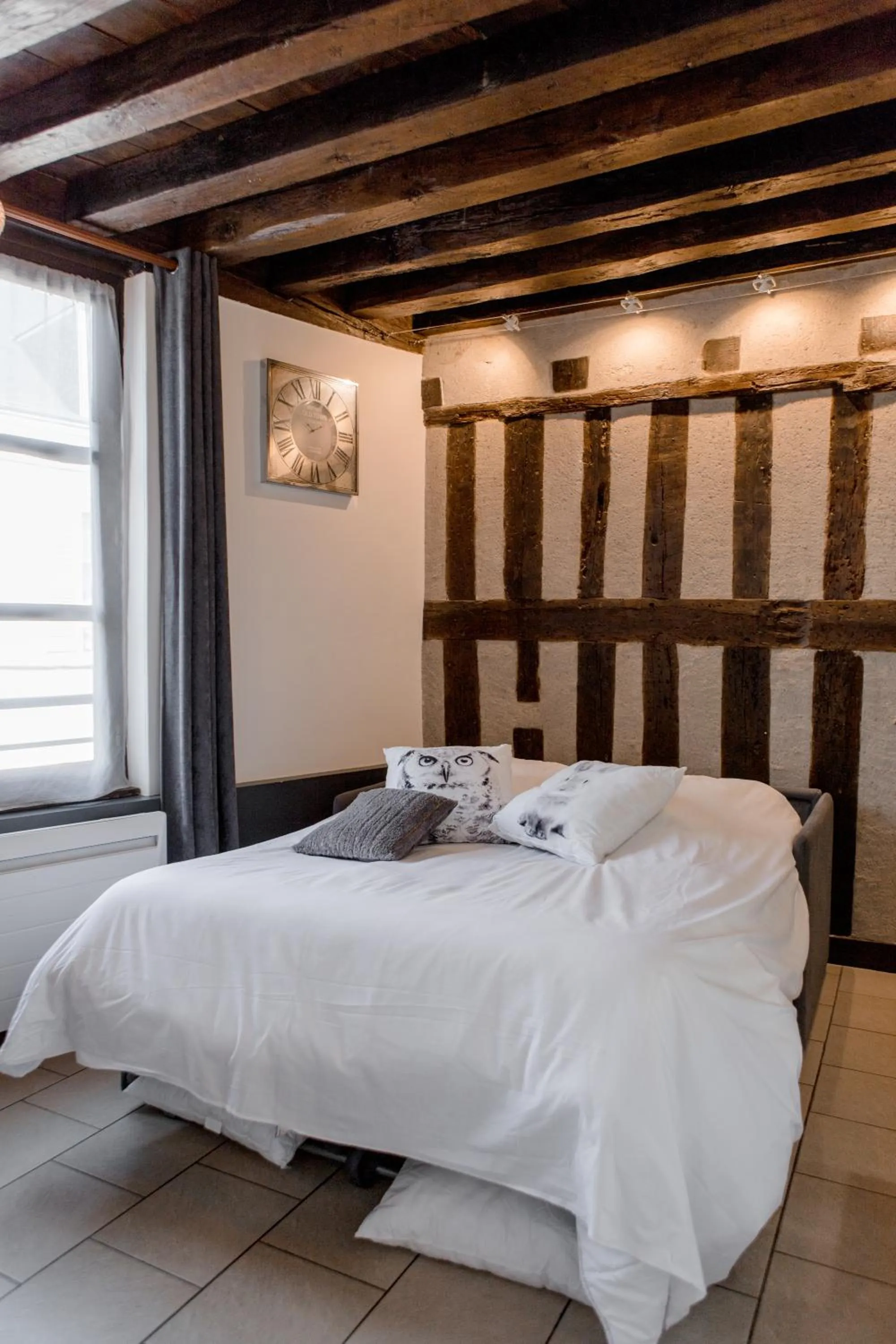 Living room, Bed in Au Bourg Neuf