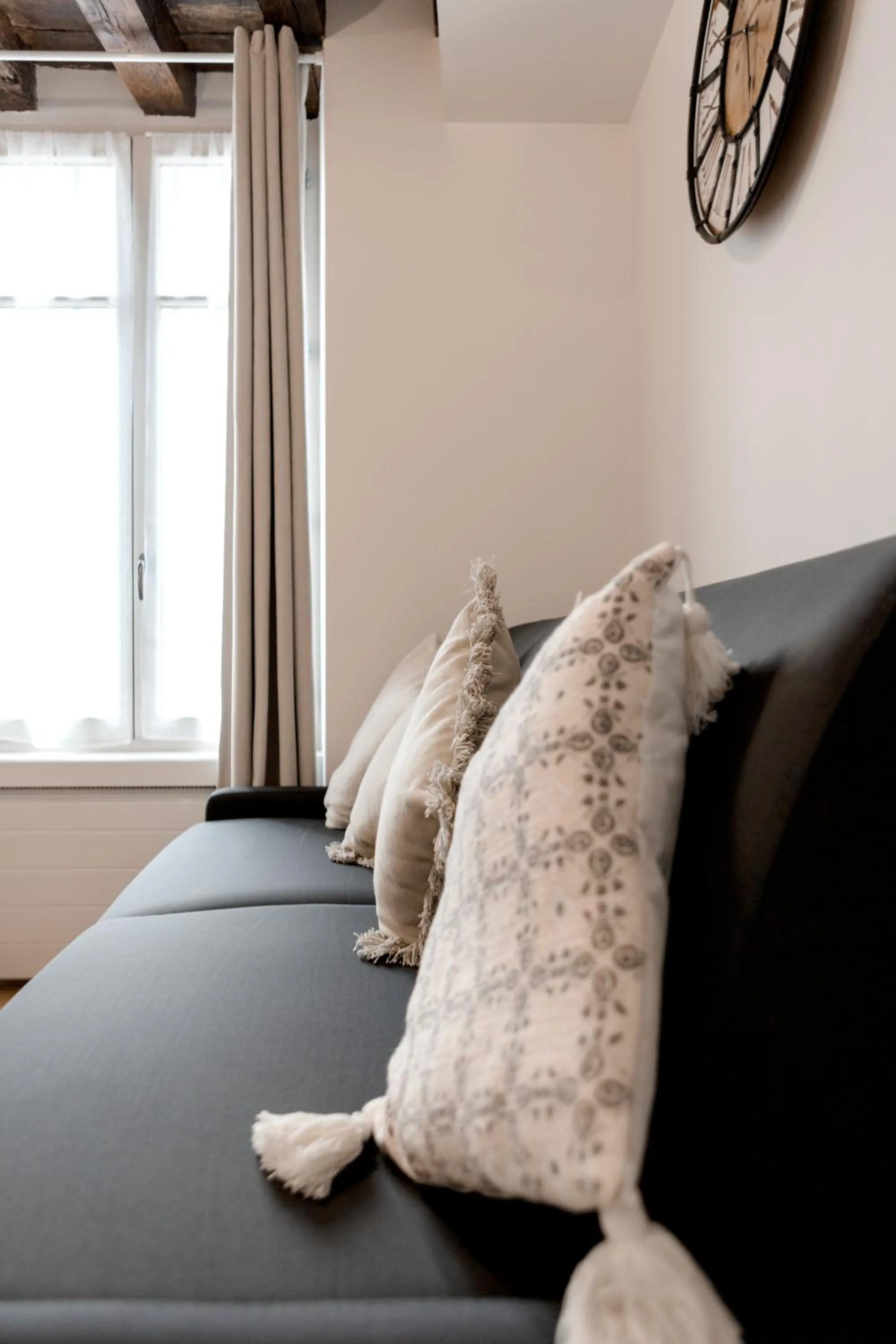 Living room, Bed in Au Bourg Neuf