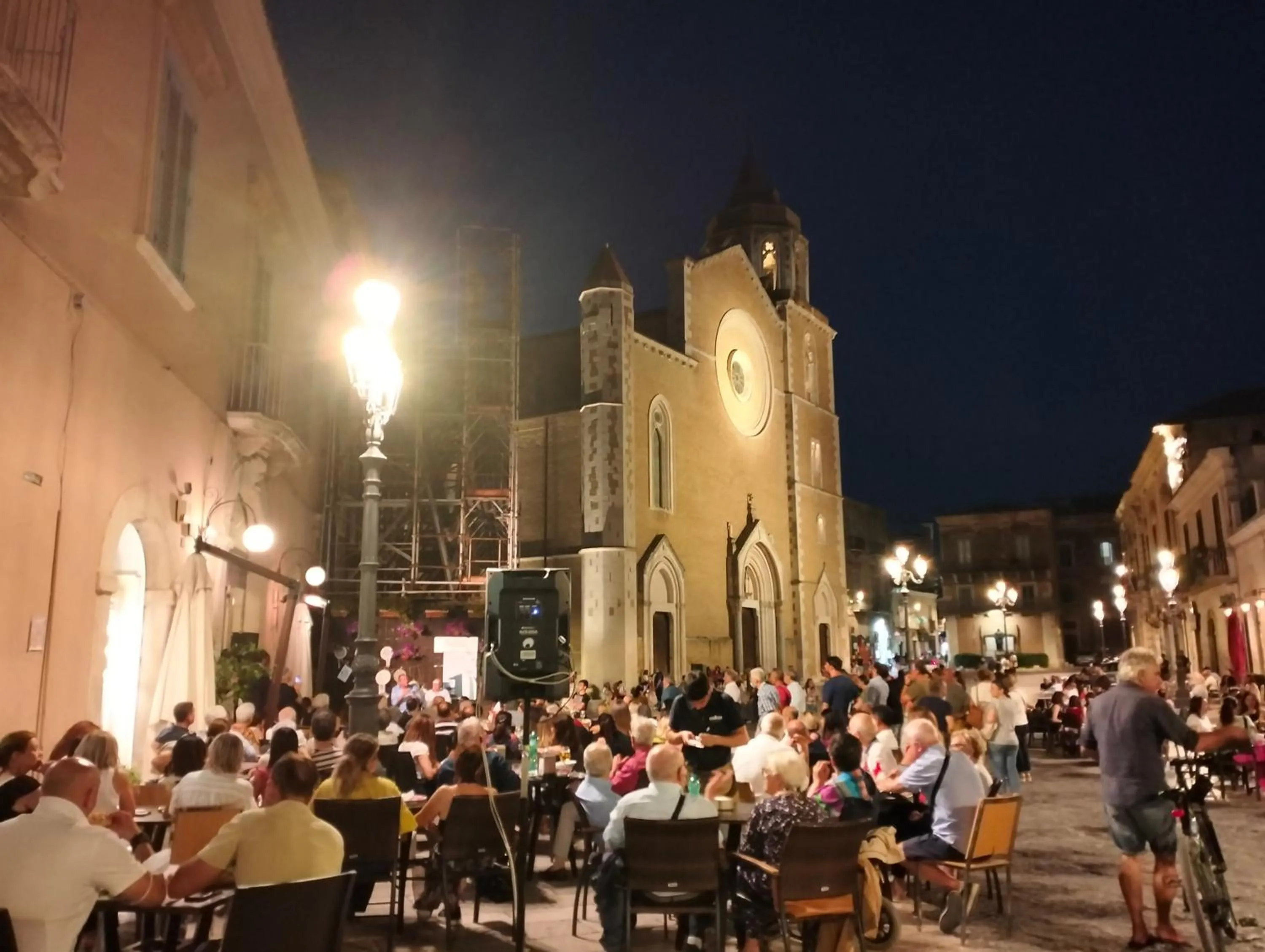 Anna e Augusto B&B --Embrace the world--4-minute walk from the Old Town丨Authentic local experience丨English-speaking staff and Wi-Fi - free shuttle to the station