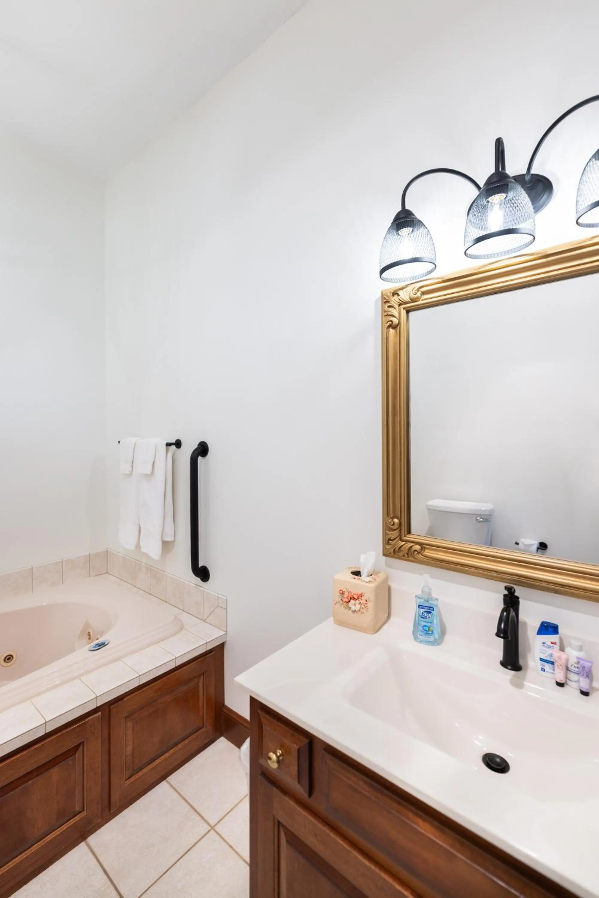 Bed in Hillside Villa Ohio