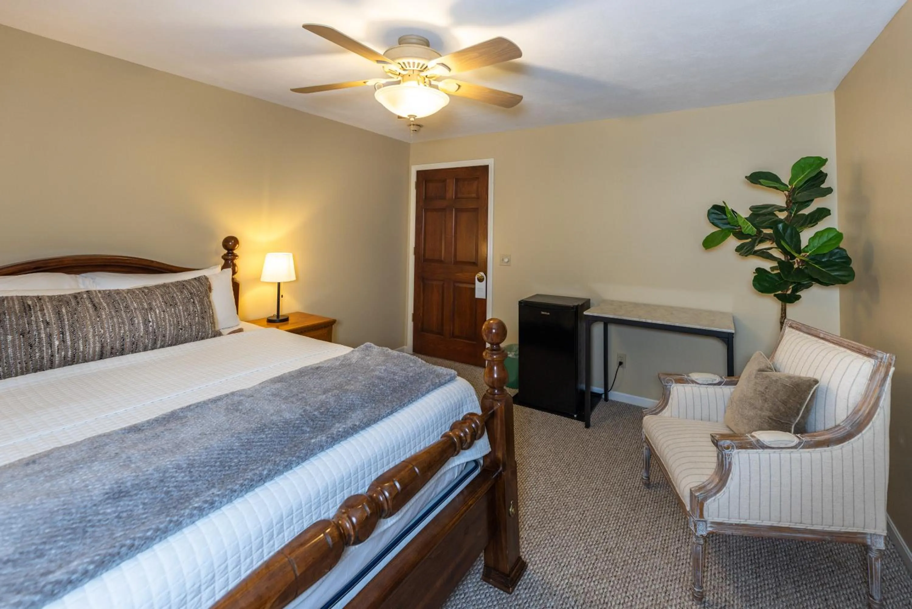 Bed in Hillside Villa Ohio