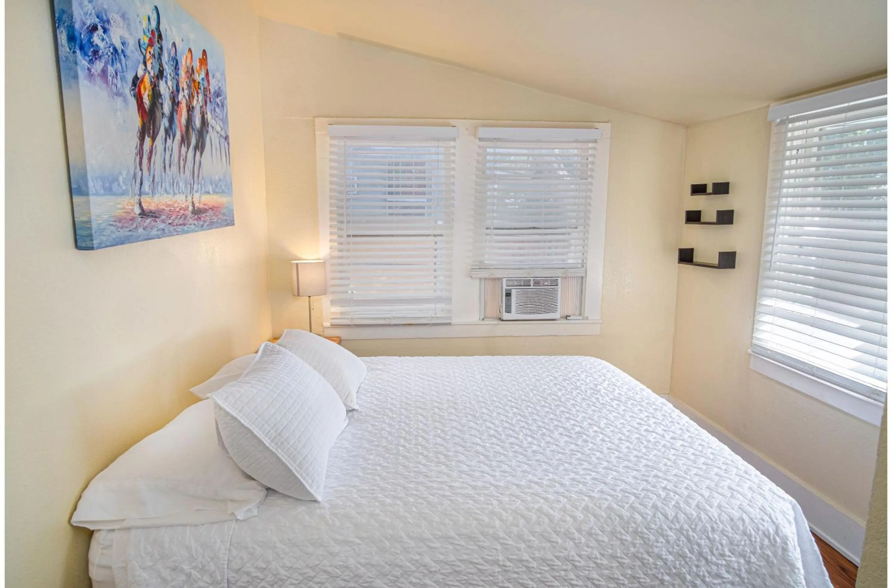 Bed in Brand New Listing! Cozy Historic House 5min*DT