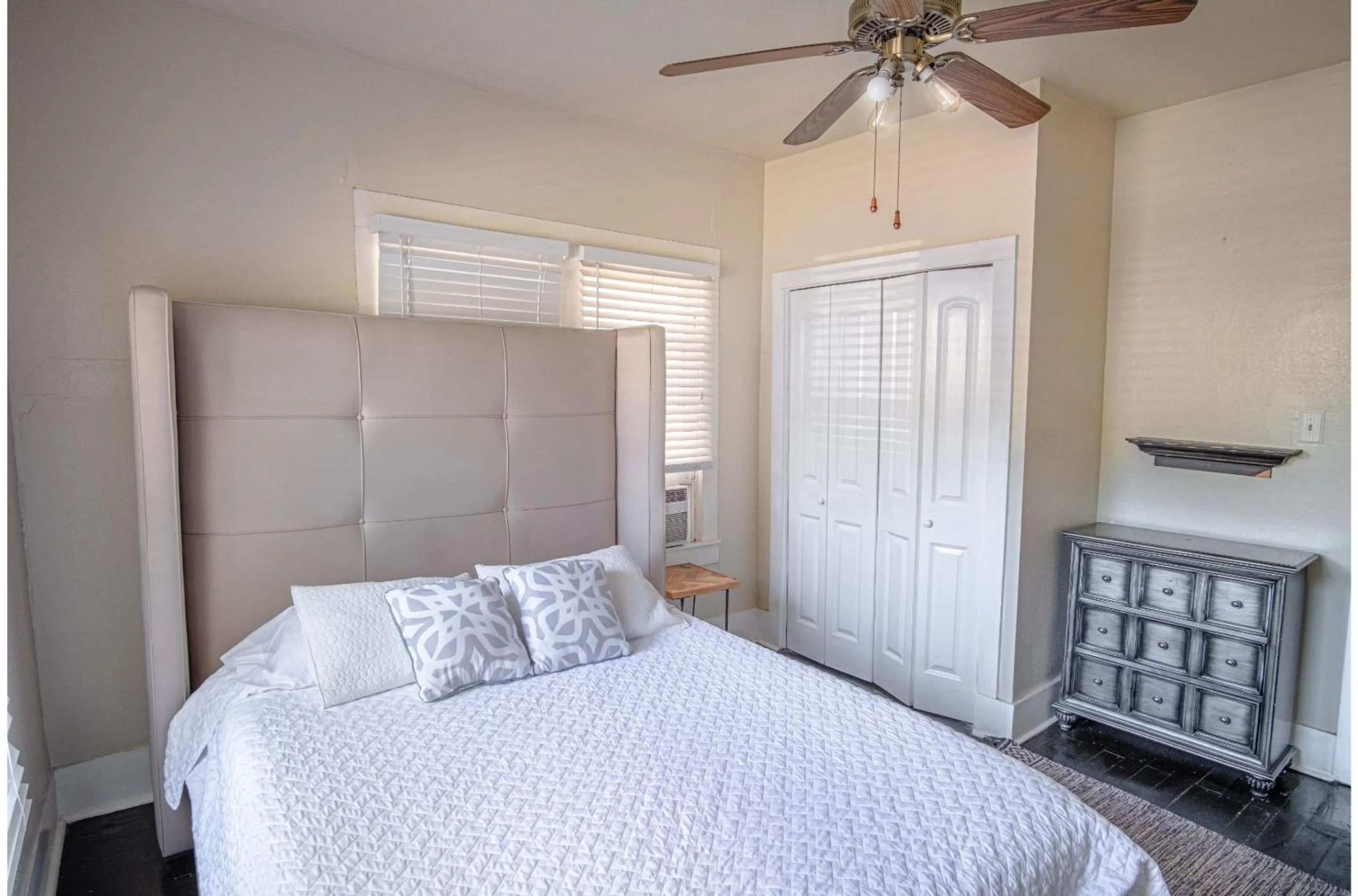 Bed in Brand New Listing! Cozy Historic House 5min*DT