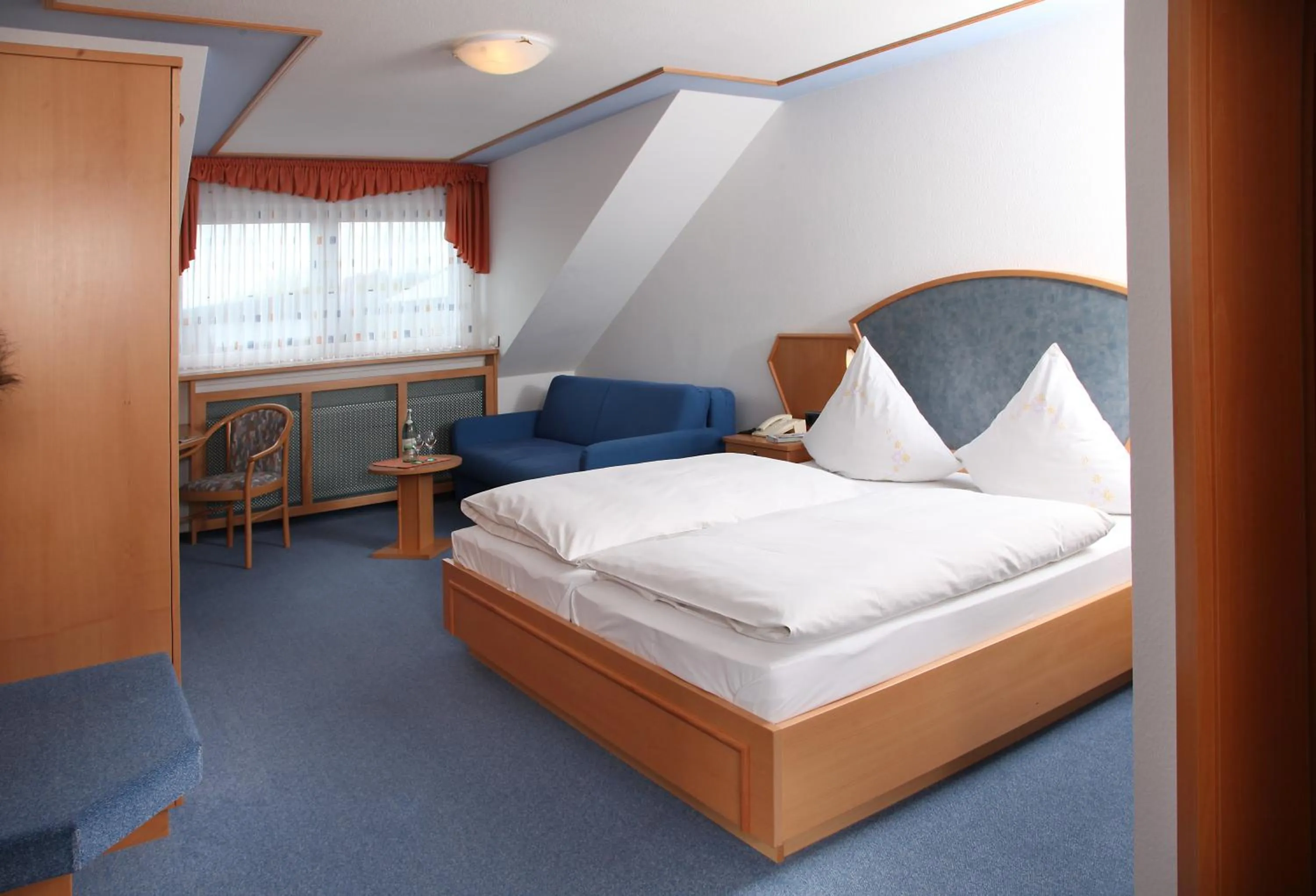 Photo of the whole room, Bed in Landgasthof Zum Stern