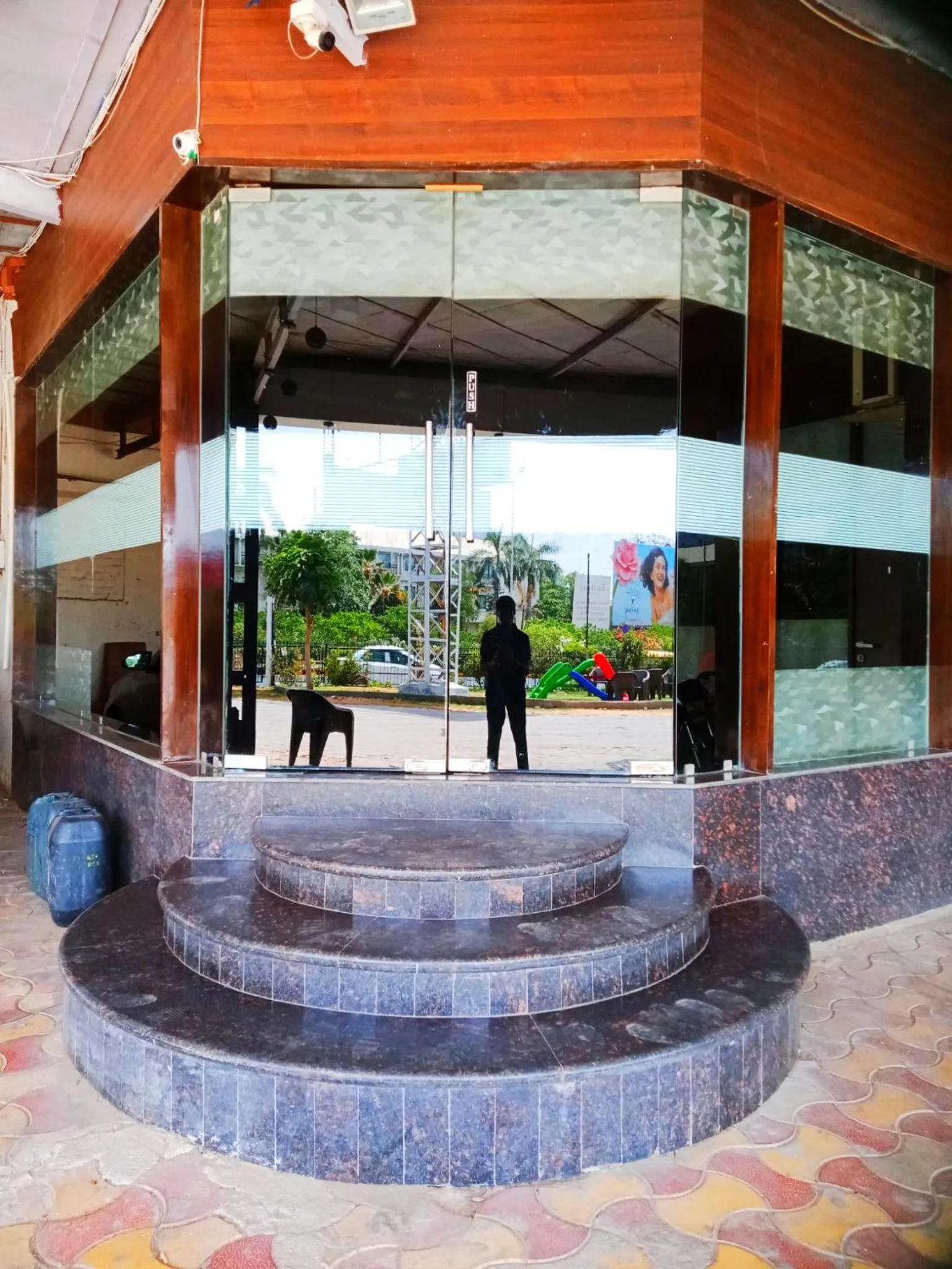 Facade/entrance in HOTEL AIRPORT INN ONE