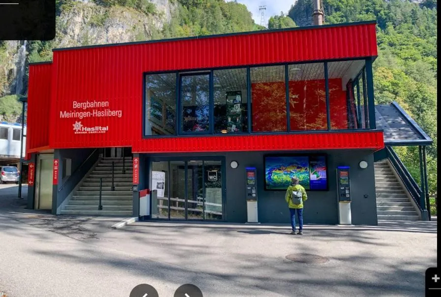 Skiing in Hotel Sherlock Holmes & Khana Restaurant "nur 200 m zur Gondelbahn Hasliberg"