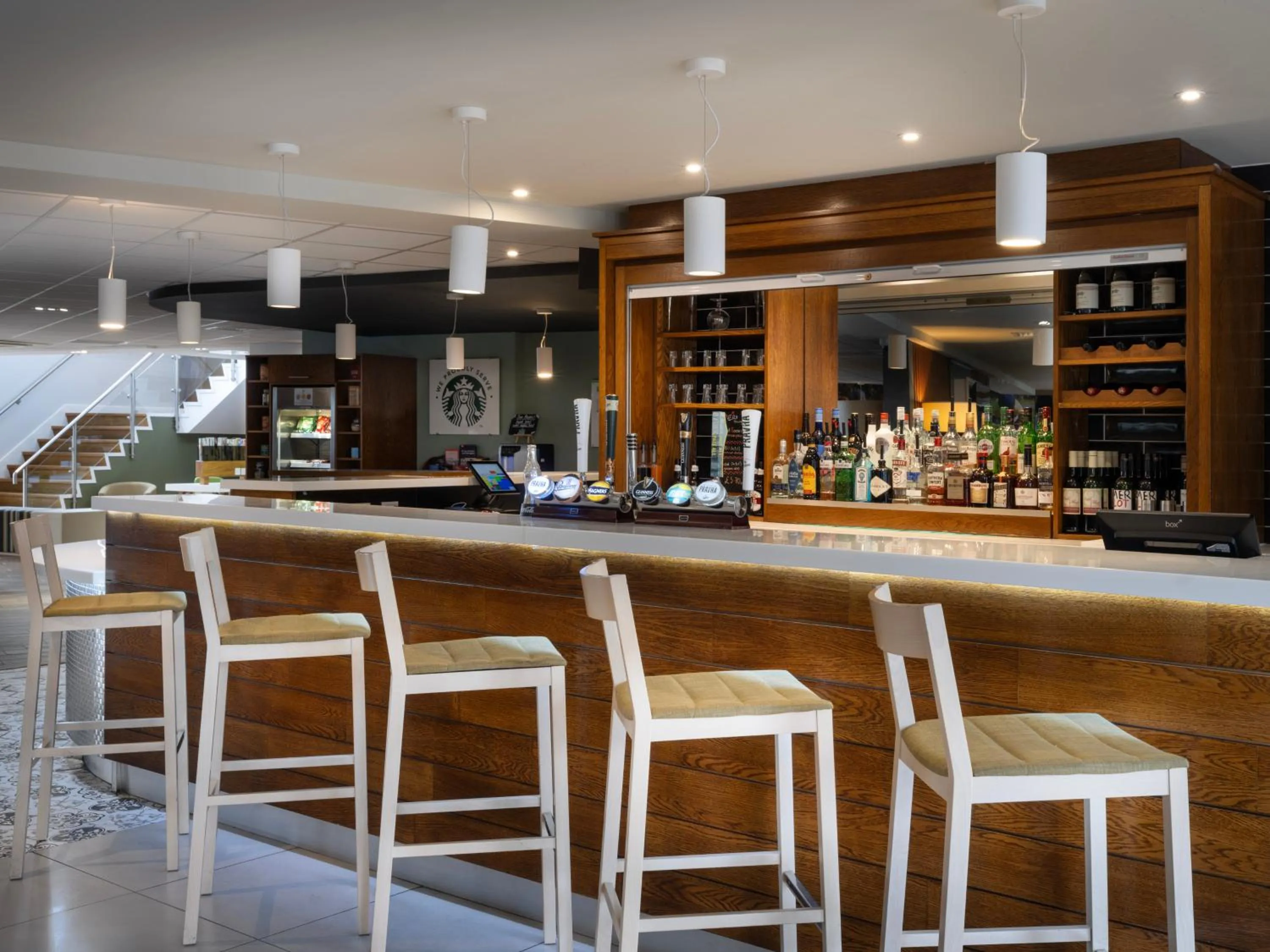 Lounge or bar in Holiday Inn Huntingdon Racecourse by IHG
