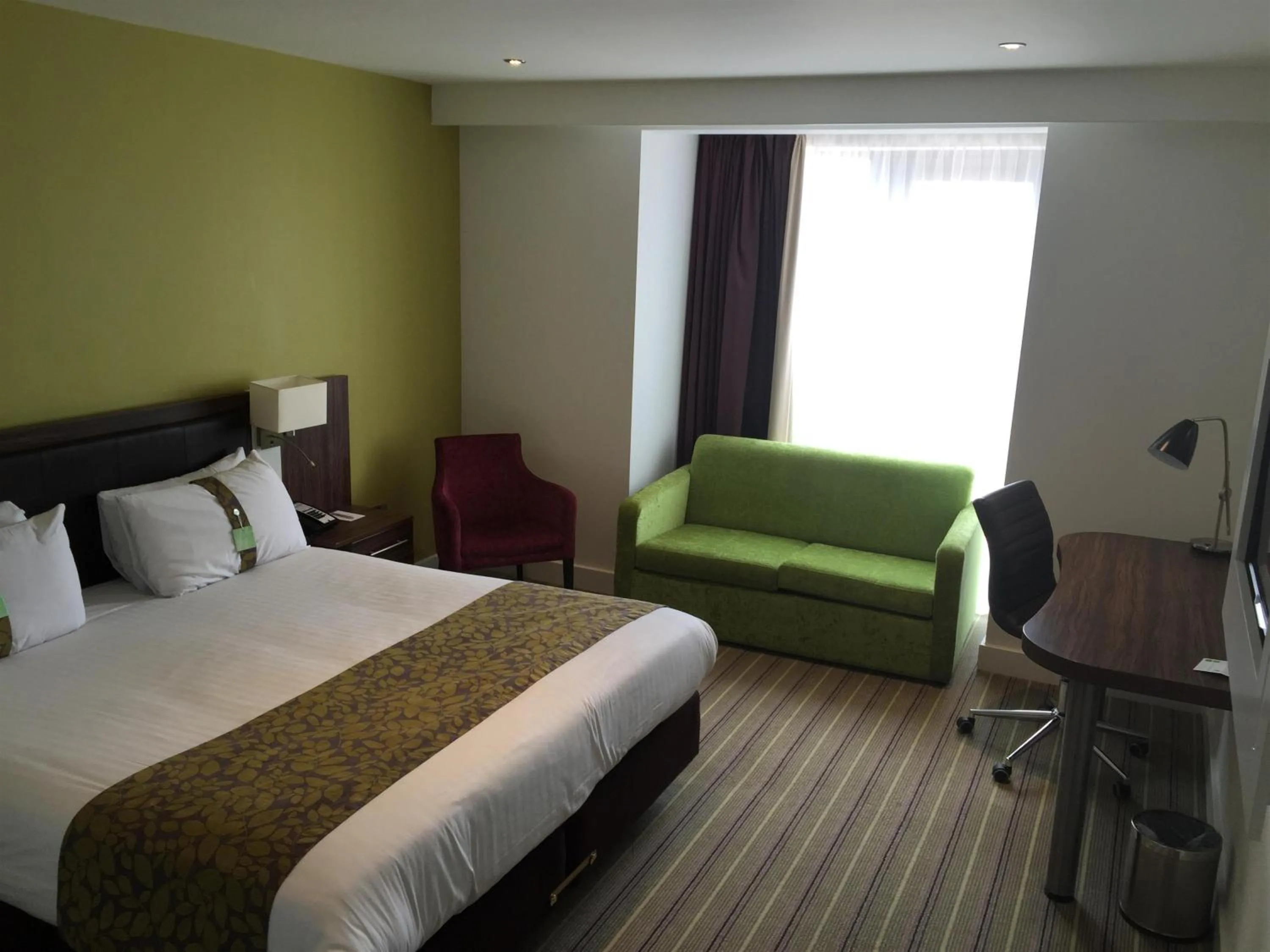 Photo of the whole room, Bed in Holiday Inn Huntingdon Racecourse by IHG