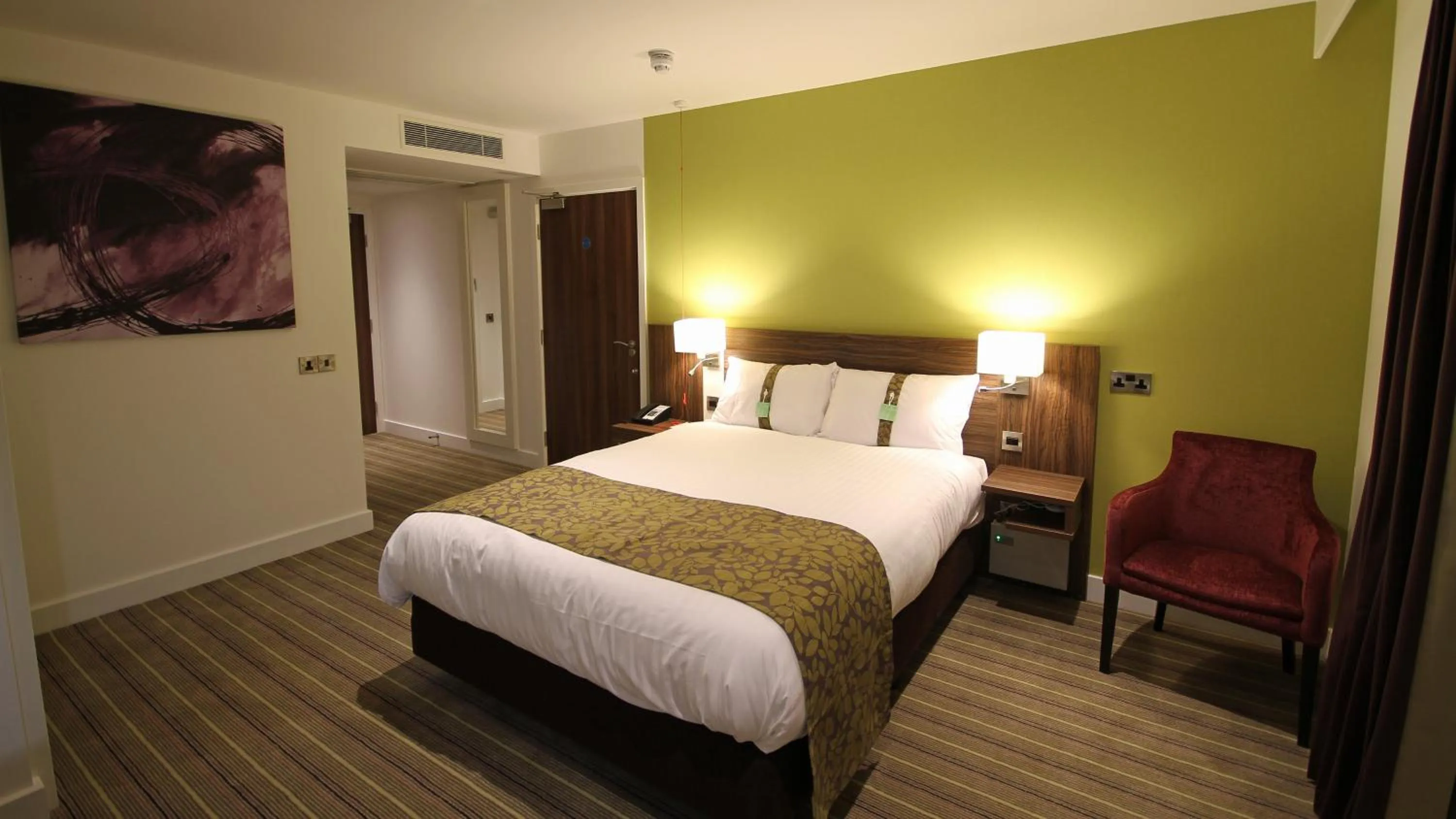 Photo of the whole room, Bed in Holiday Inn Huntingdon Racecourse by IHG