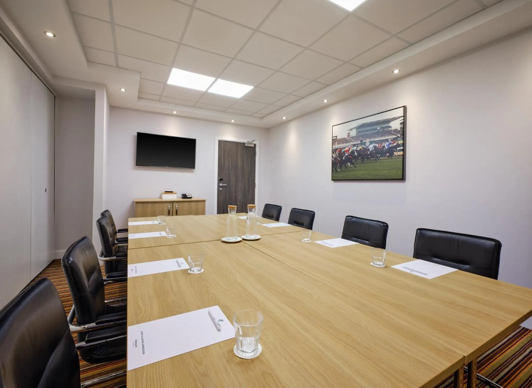 Meeting/conference room in Holiday Inn Huntingdon Racecourse by IHG