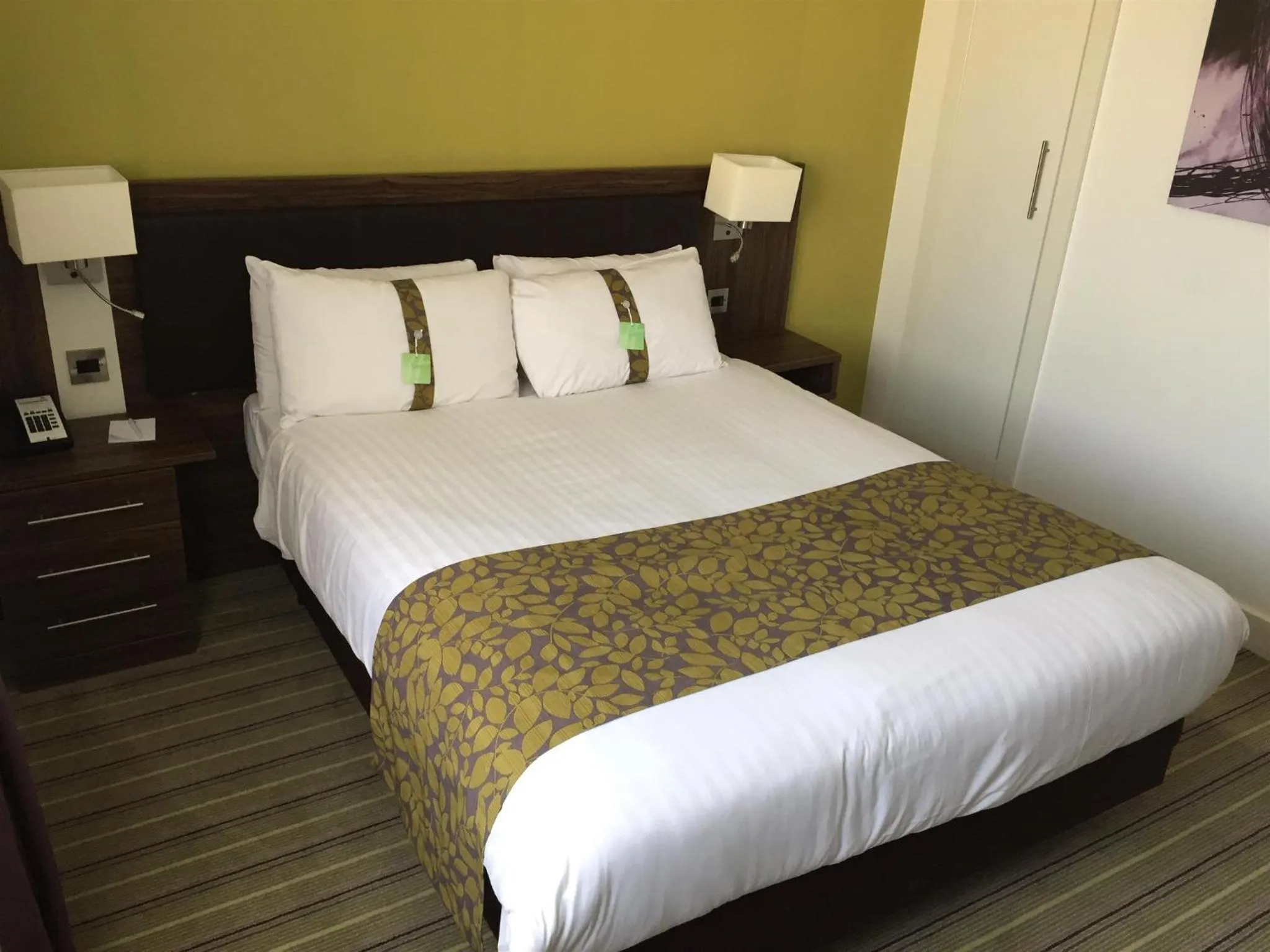 Photo of the whole room, Bed in Holiday Inn Huntingdon Racecourse by IHG