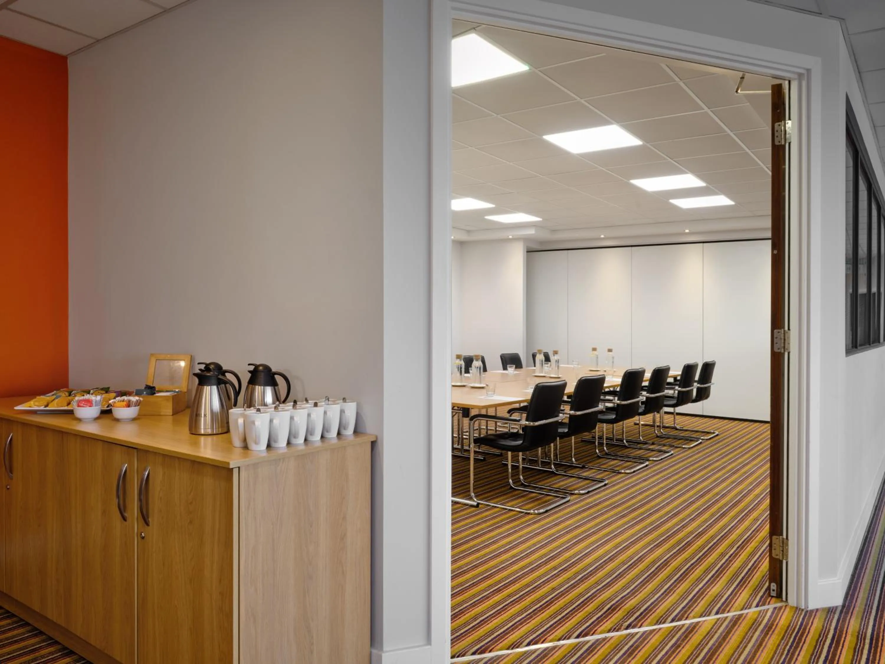 Coffee/tea facilities in Holiday Inn Huntingdon Racecourse by IHG