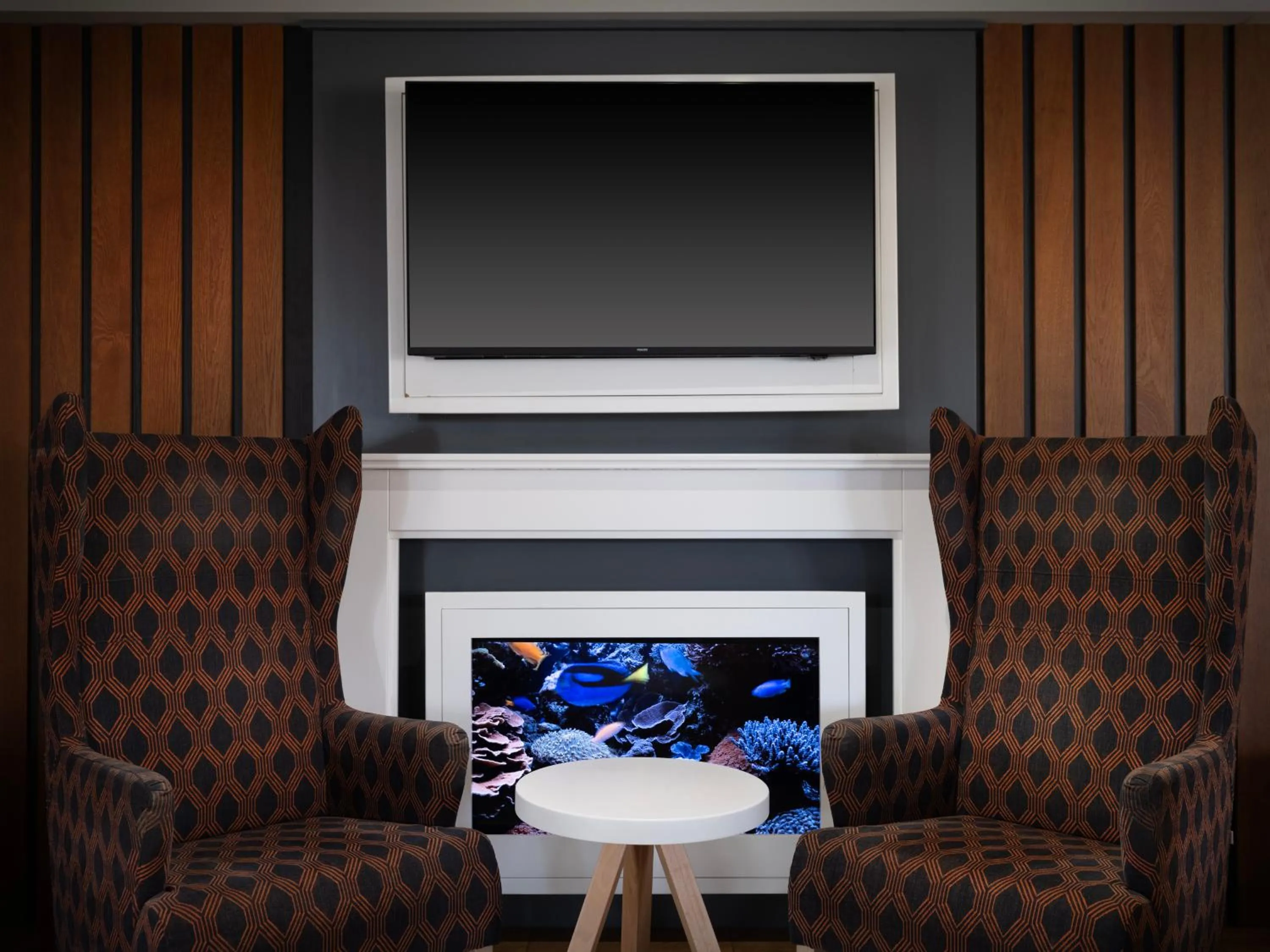 Lounge or bar in Holiday Inn Huntingdon Racecourse by IHG