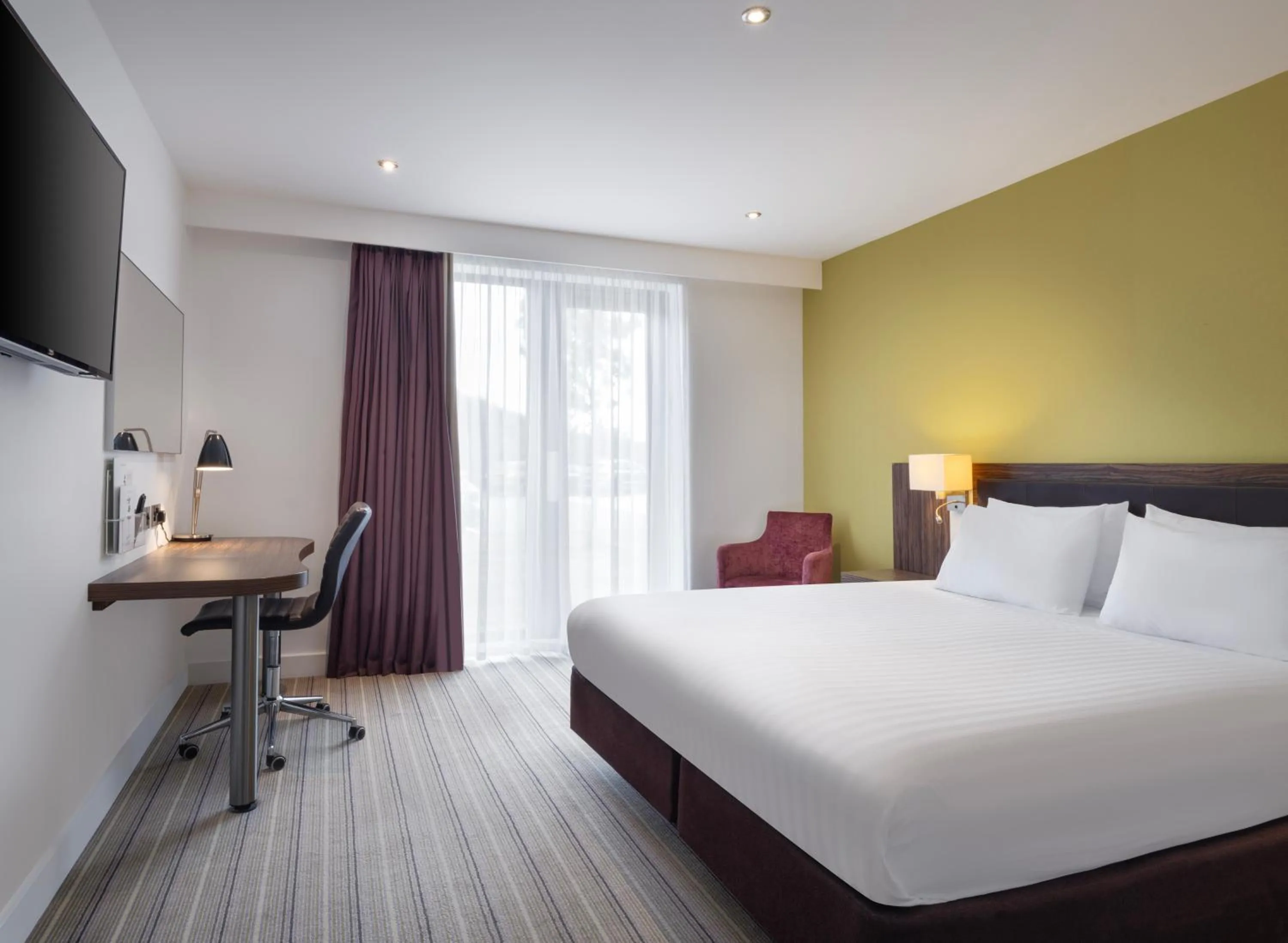 Bedroom, Bed in Holiday Inn Huntingdon Racecourse by IHG