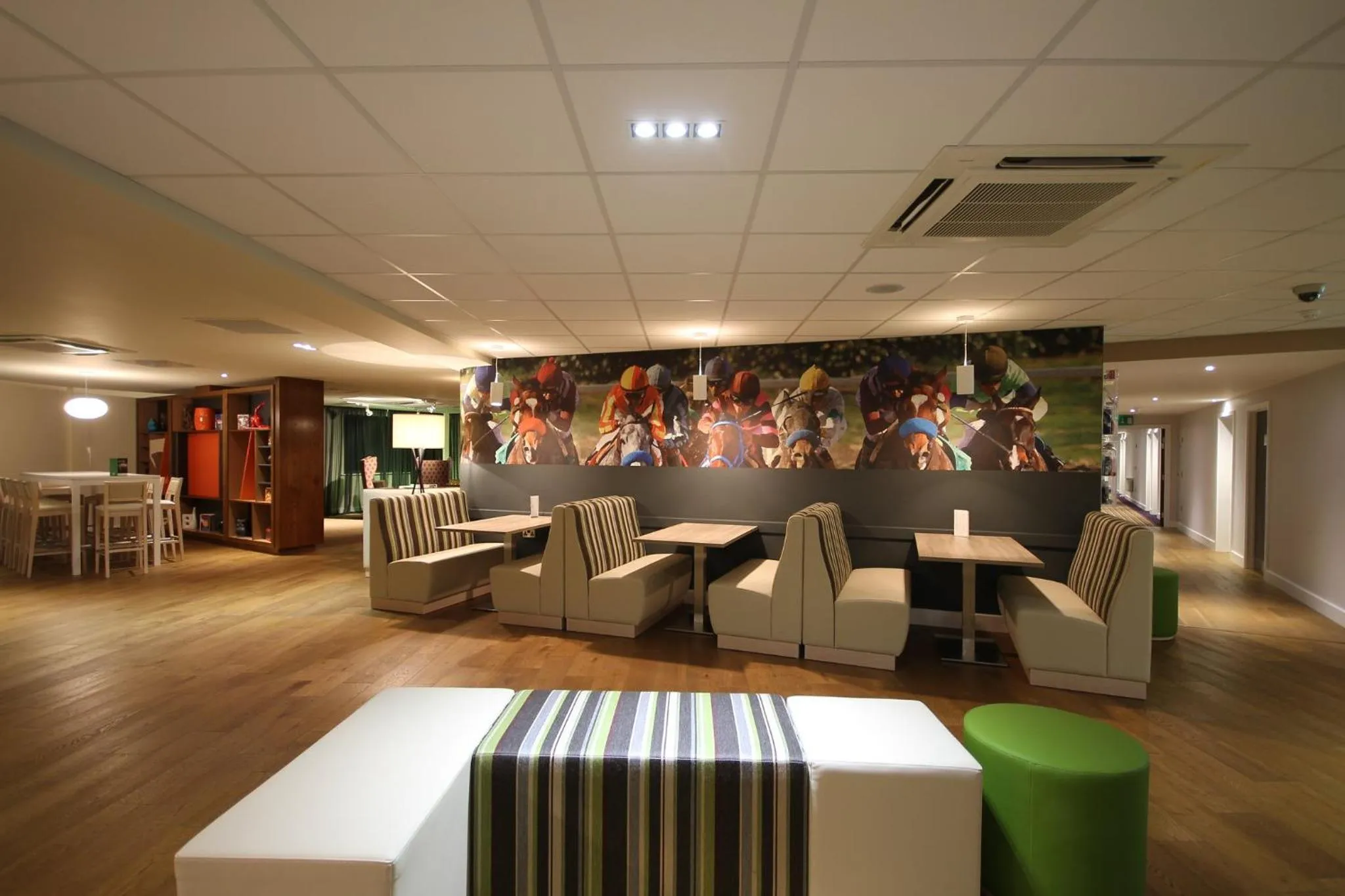 Restaurant/places to eat in Holiday Inn Huntingdon Racecourse by IHG