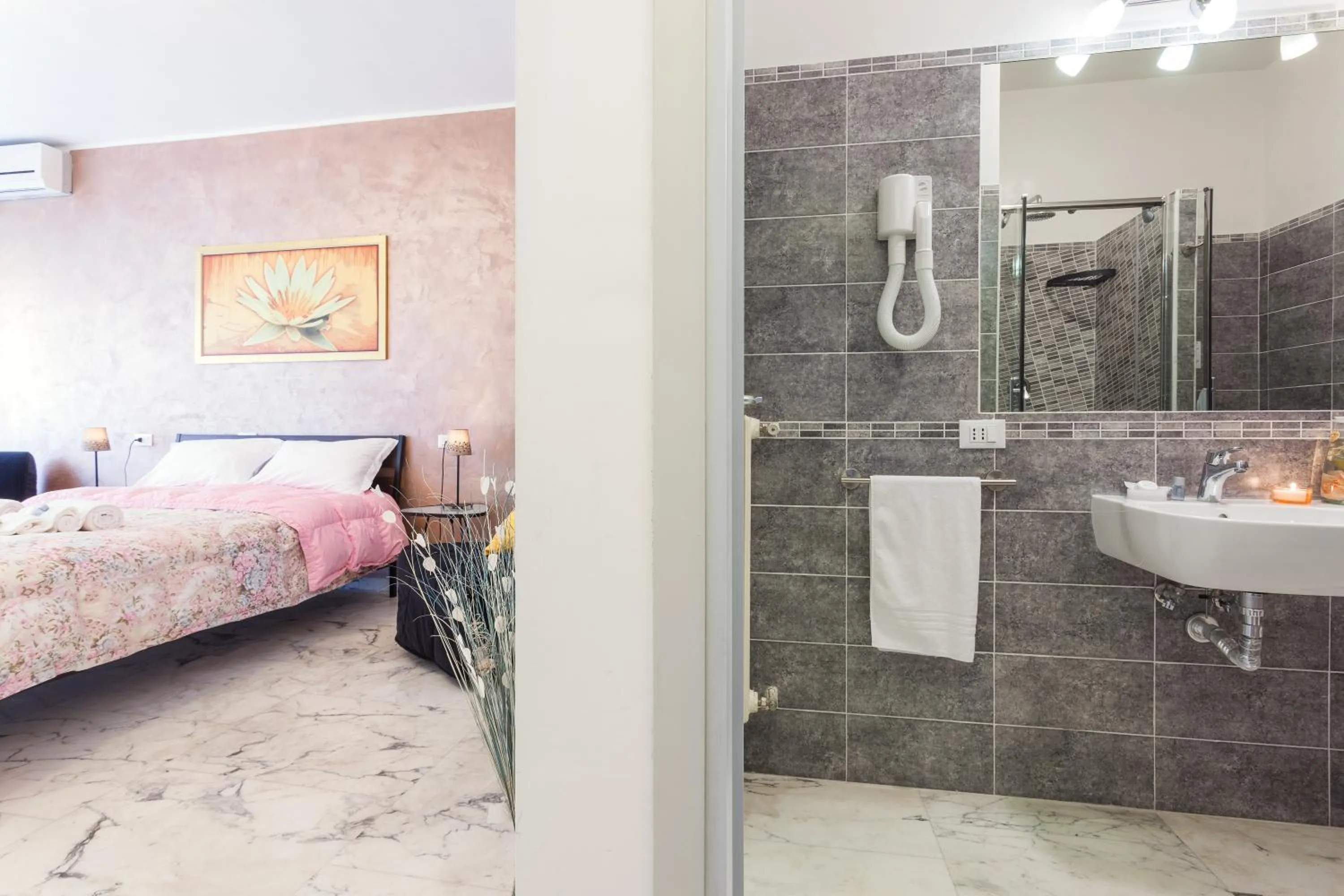 Bathroom, Bed in Check-Inn Rooms