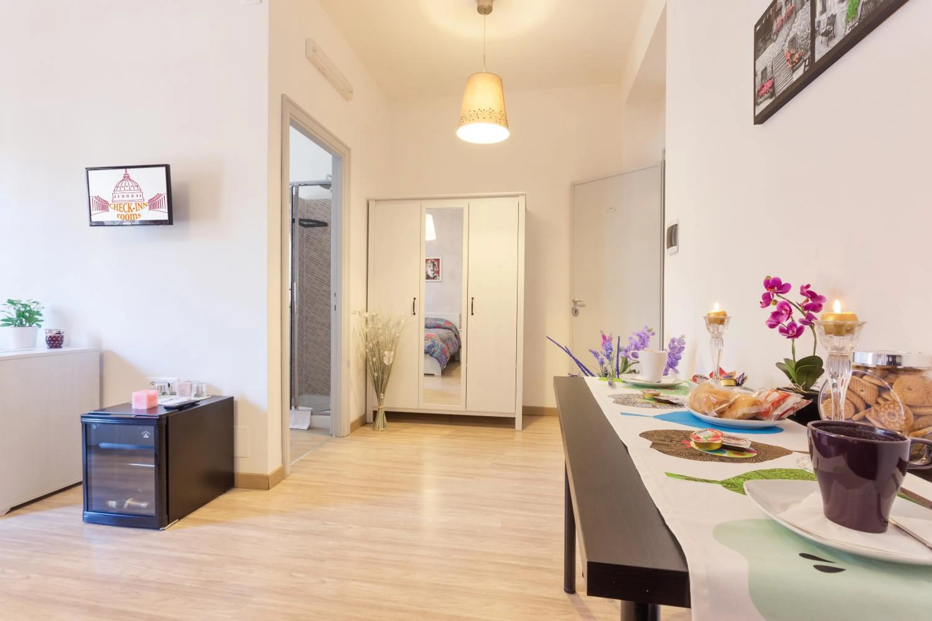 Dining area in Check-Inn Rooms
