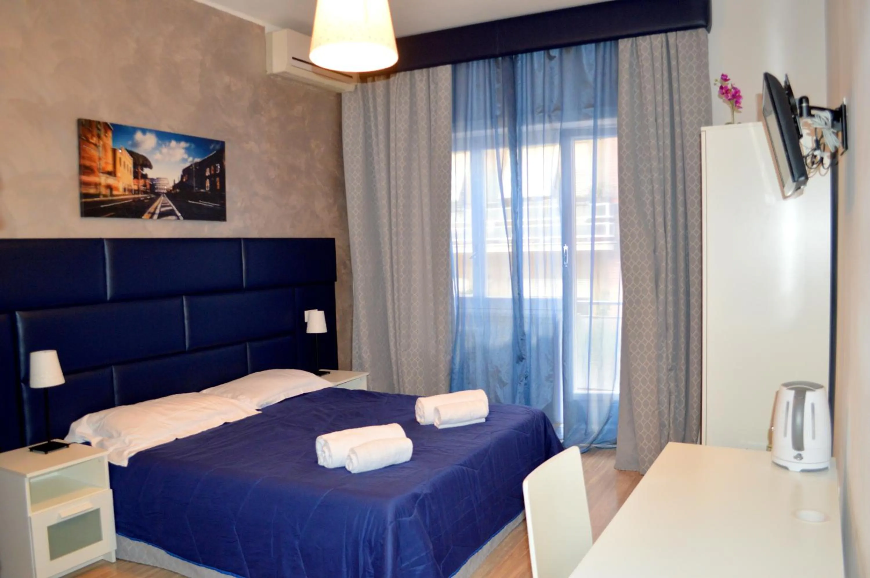 Photo of the whole room, Bed in Check-Inn Rooms