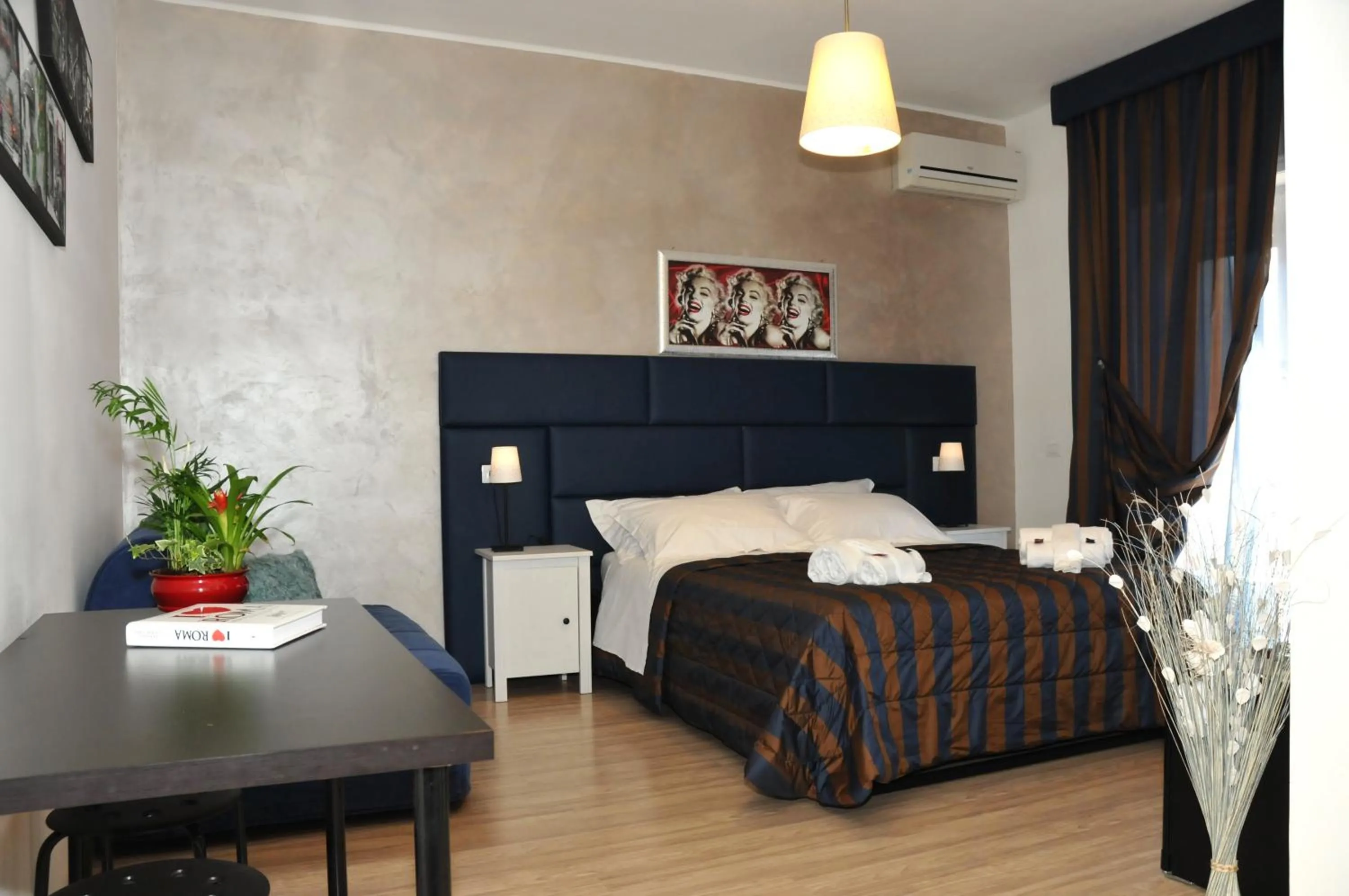 Bedroom, Bed in Check-Inn Rooms