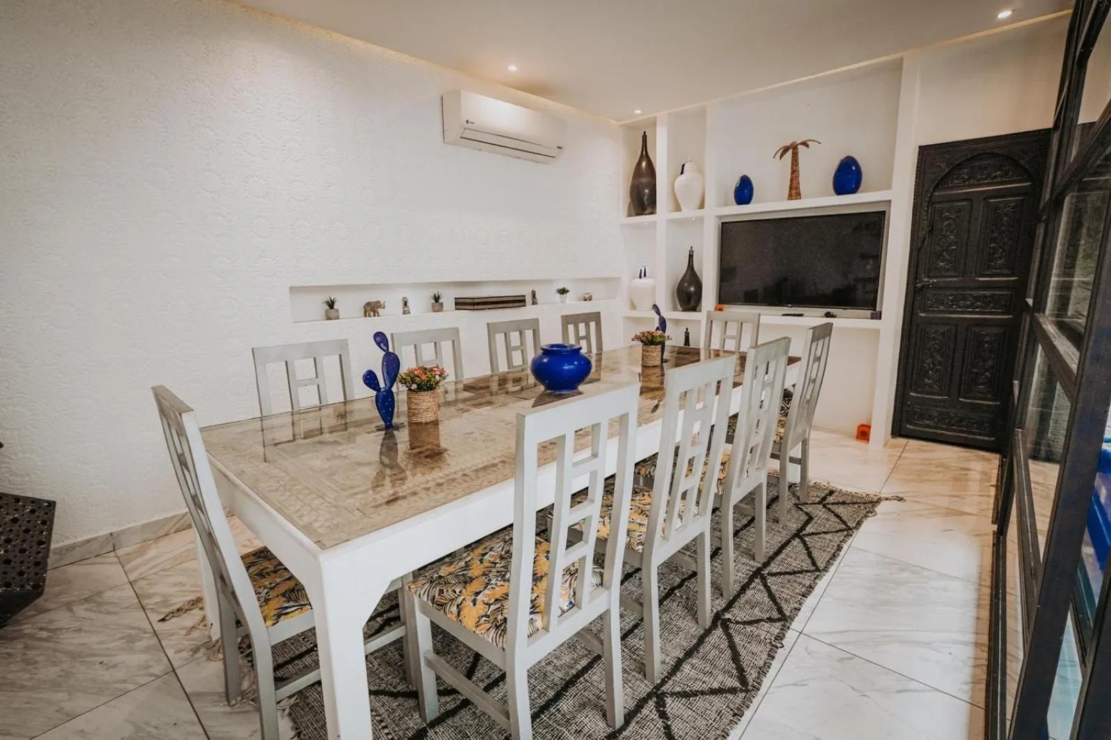 Communal lounge/ TV room in RIAD NOLITA & SPA Kasbah