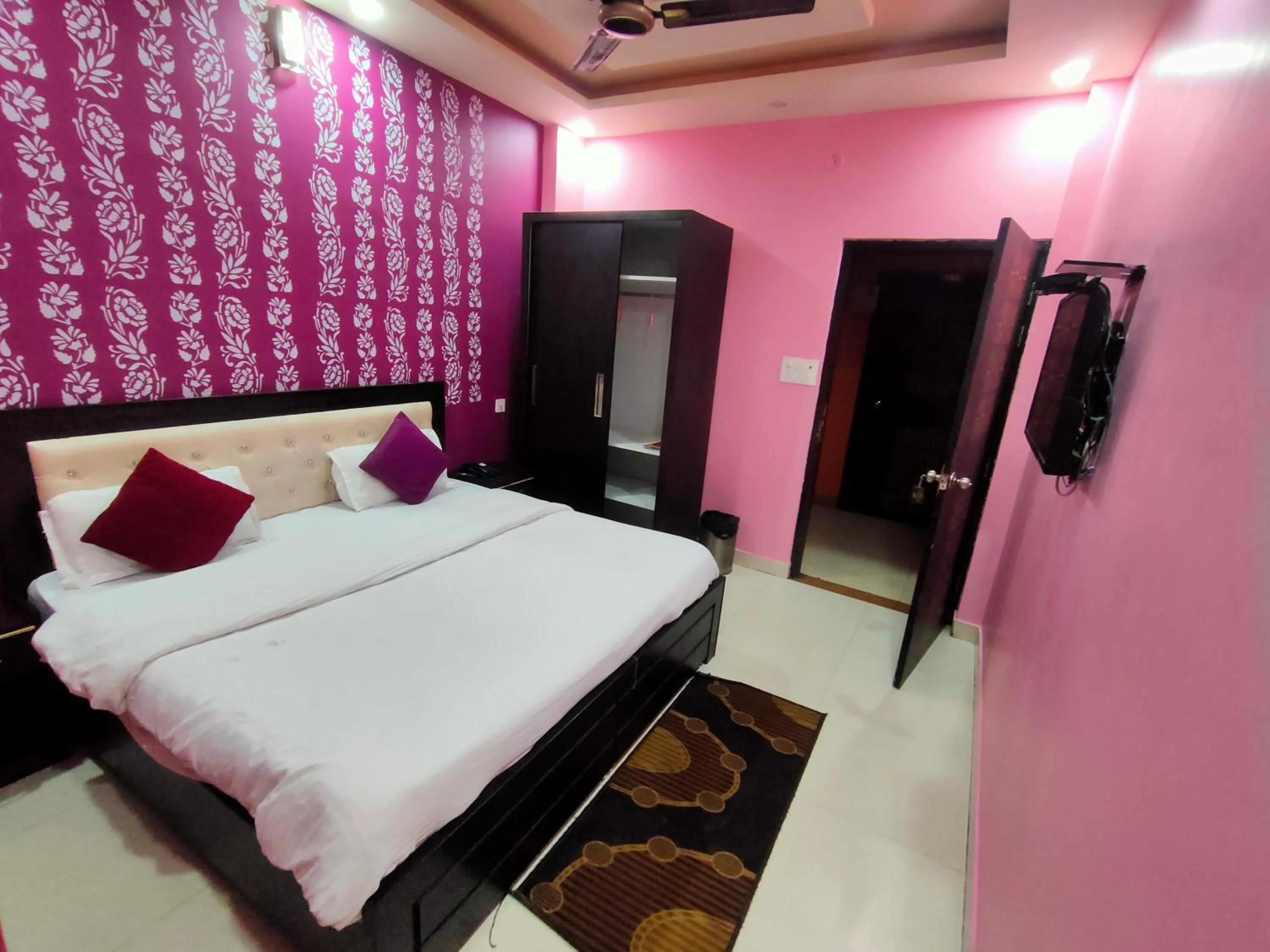 Bed in Hotel Dev Bhoomi Inn