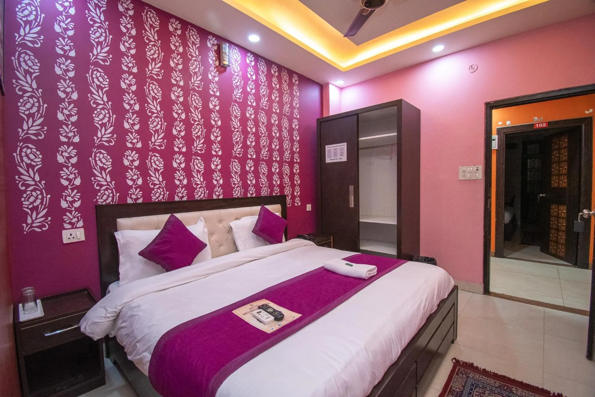 Bed in Hotel Dev Bhoomi Inn