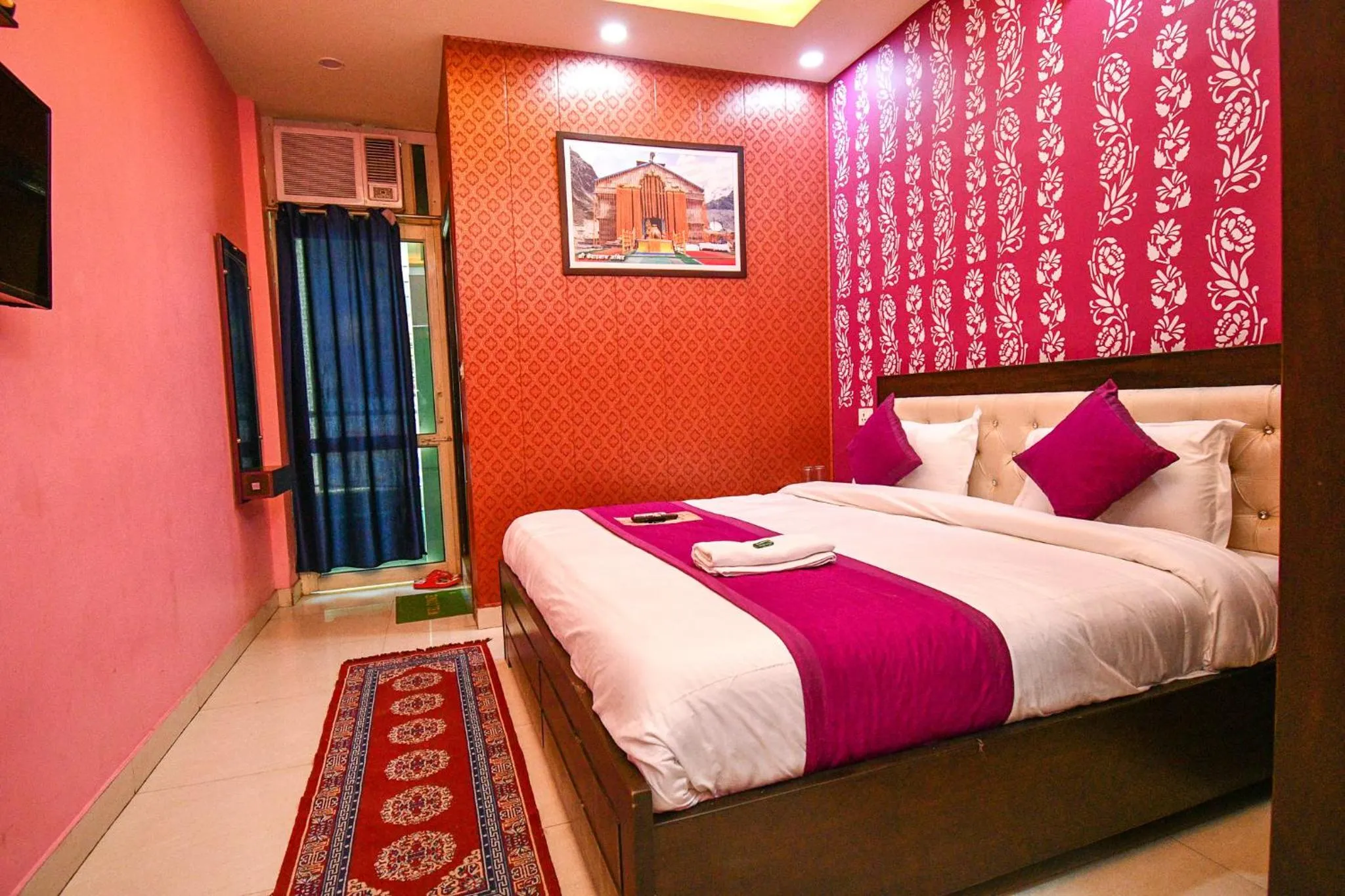 Bed in Hotel Dev Bhoomi Inn