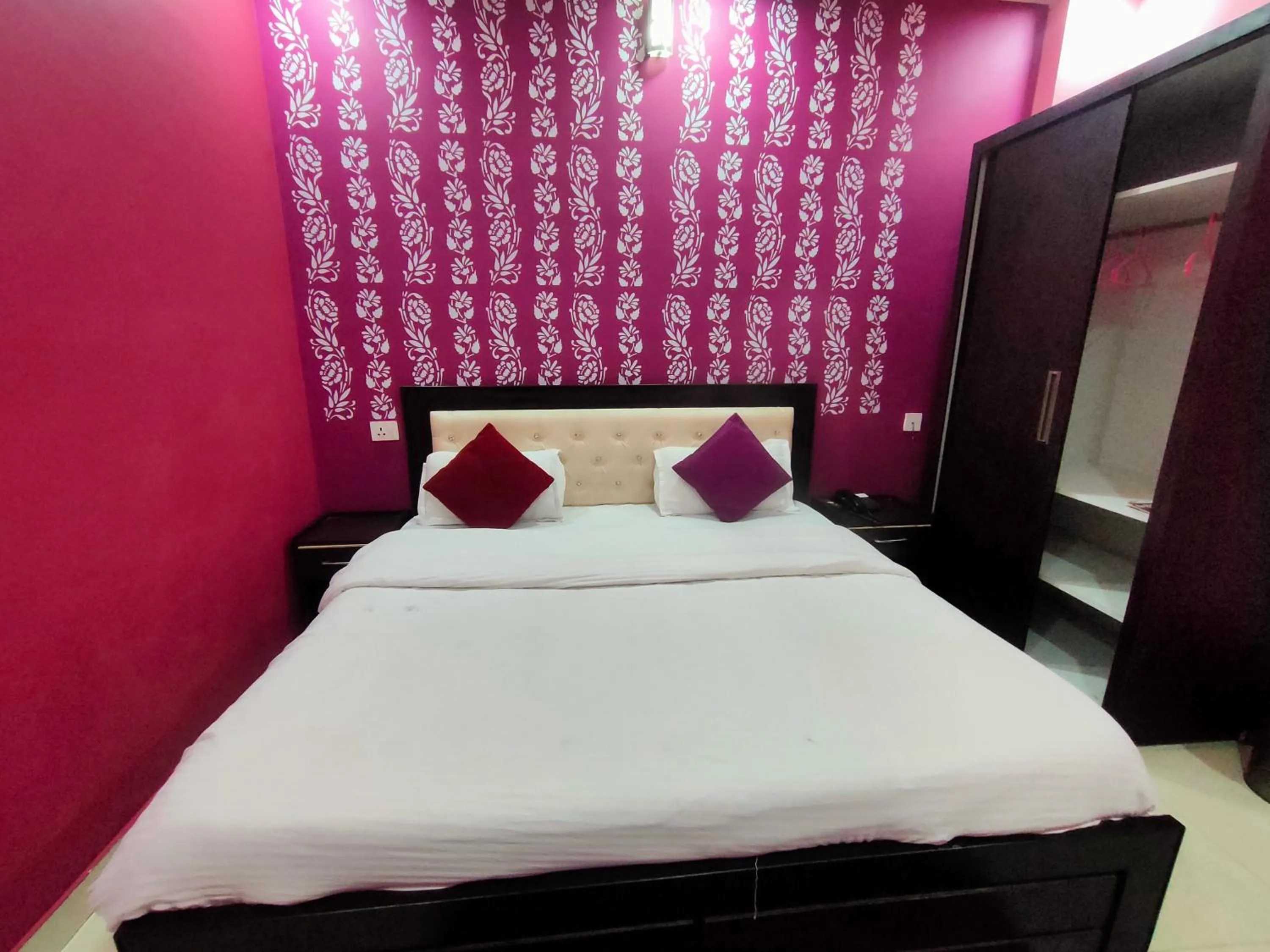 Bed in Hotel Dev Bhoomi Inn