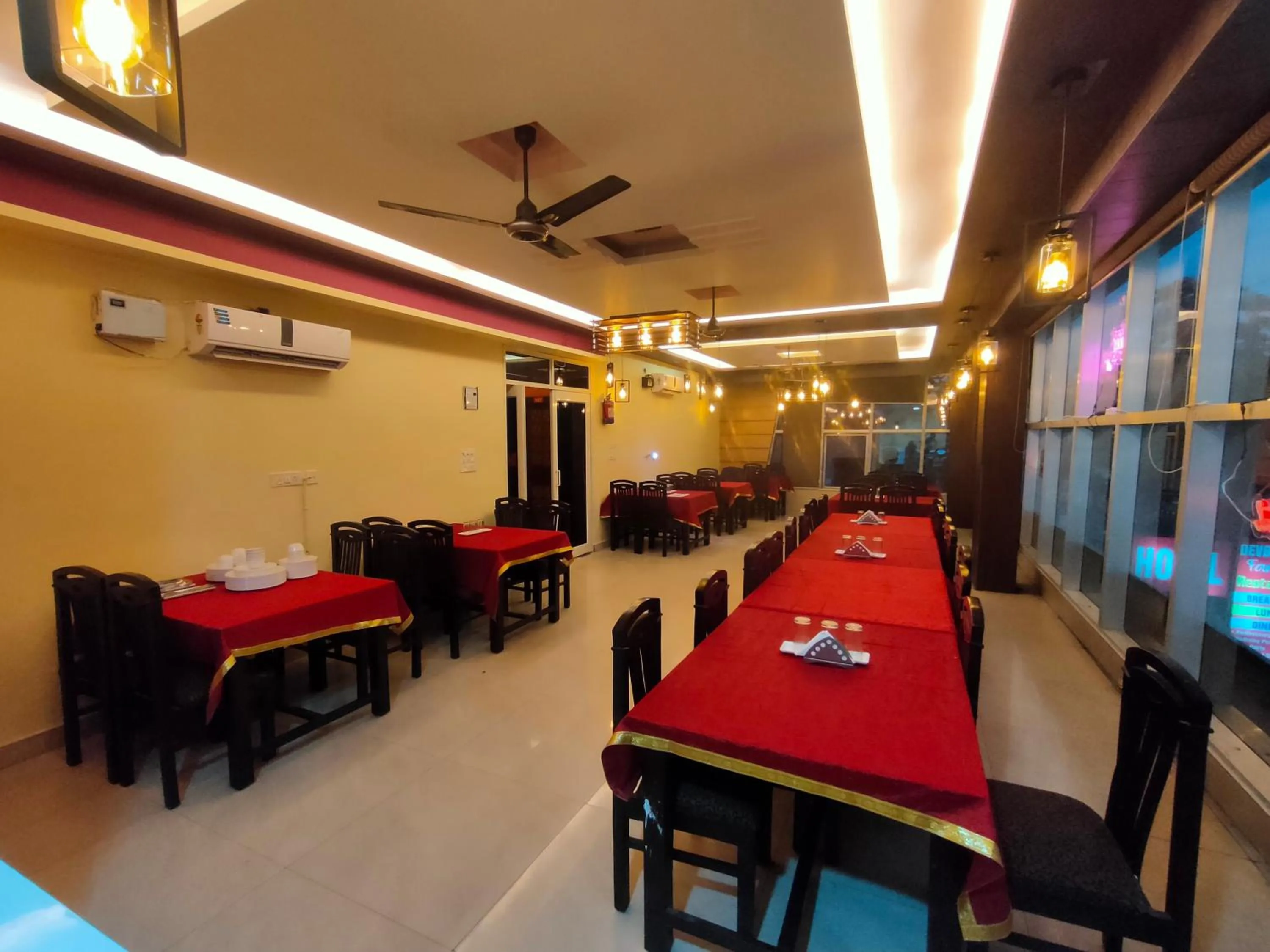Restaurant/places to eat in Hotel Dev Bhoomi Inn